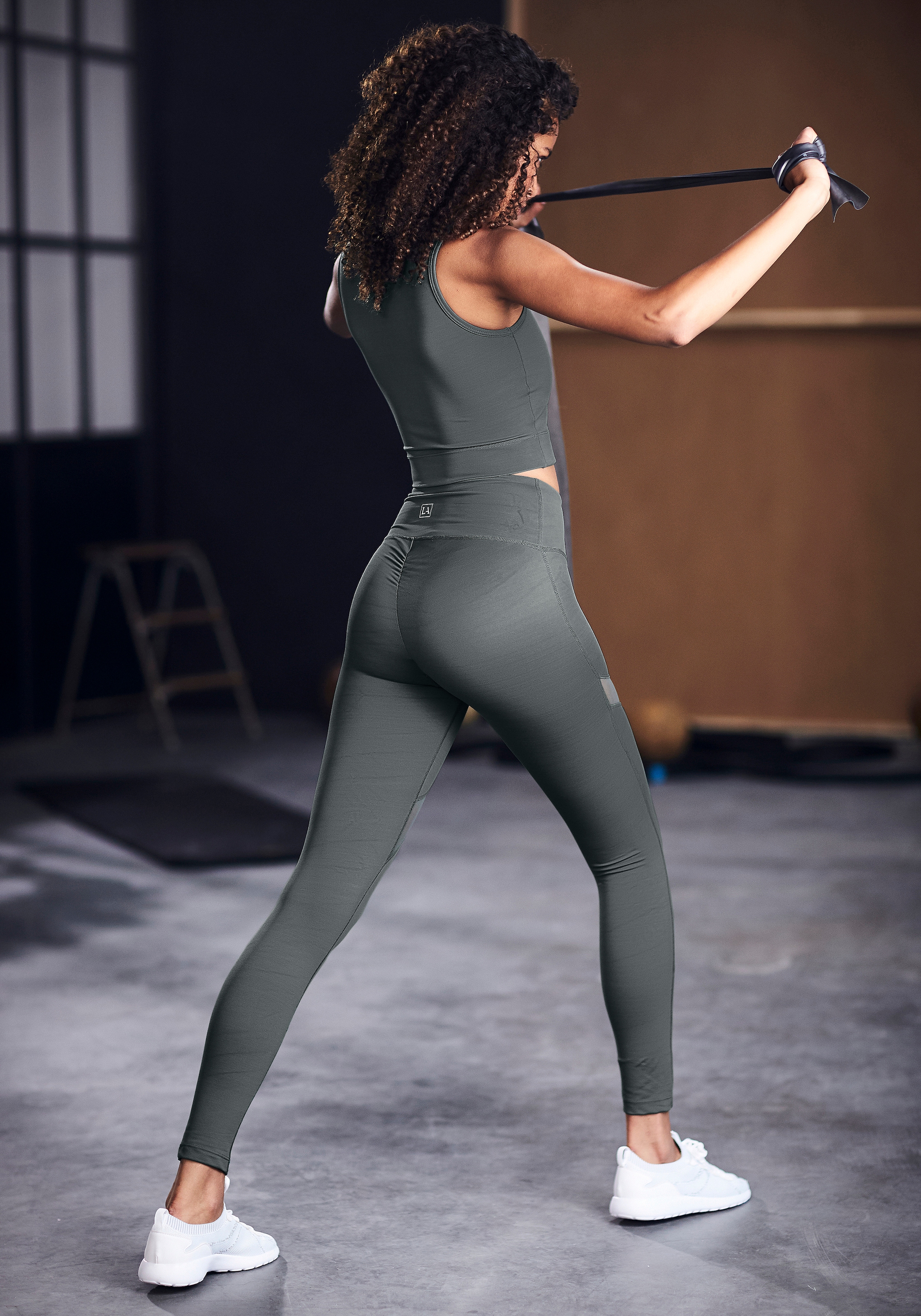 LASCANA ACTIVE Funktionsleggings, mit kleiner Raffung, Loungewear