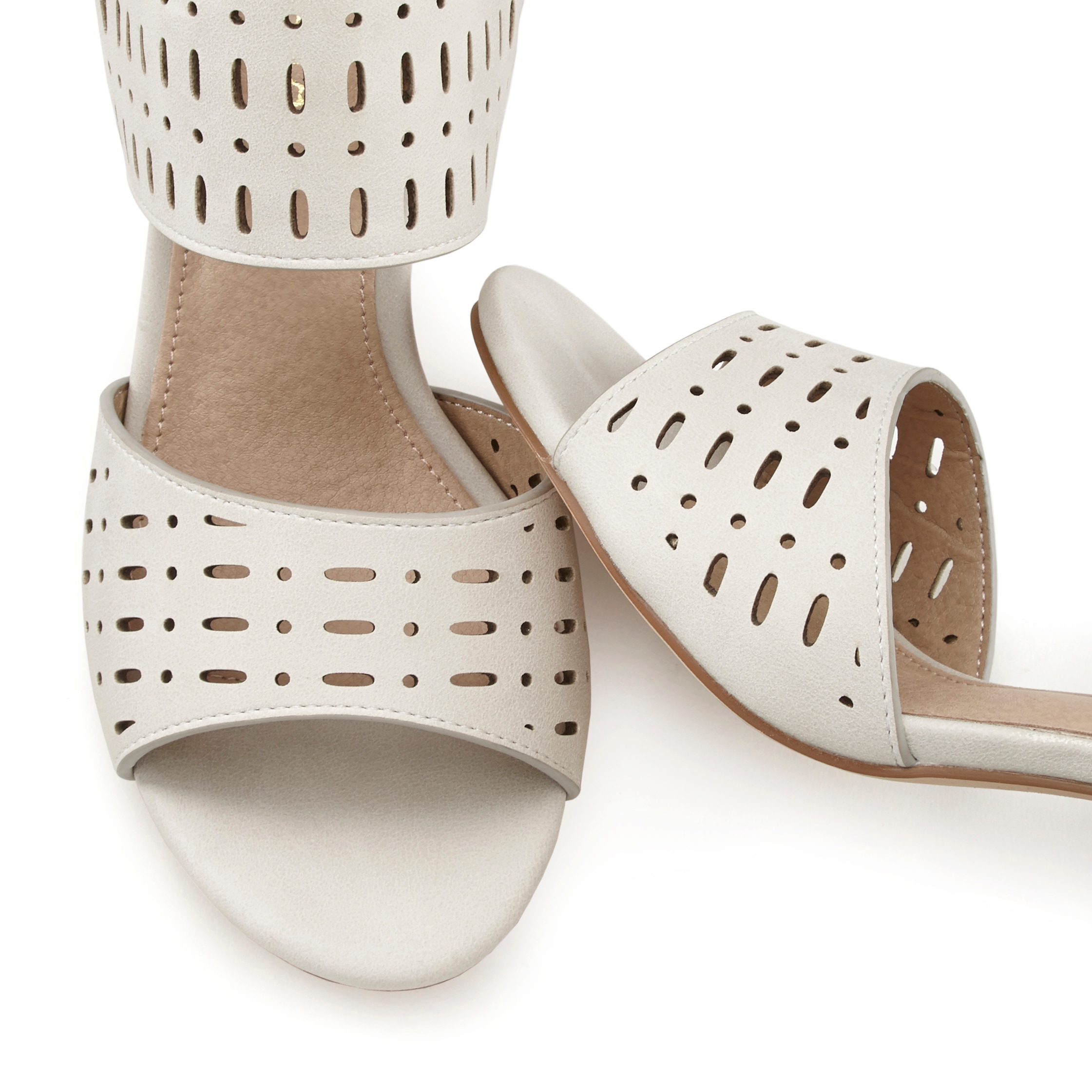 LASCANA Schaftsandalette »Sommerschuh«, Sommerschuh mit Blockabsatz und Cut-Outs VEGAN