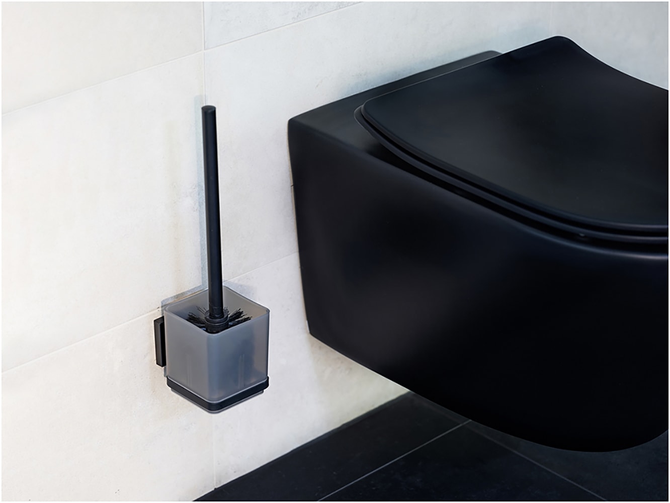 WENKO WC-Garnitur »Vacuum-Loc® Modell Quadro«, aus Edelstahl-Kunststoff, WC-Bürstenhalter mit Klobürste zur Wandbefestigung ohne Bohren
