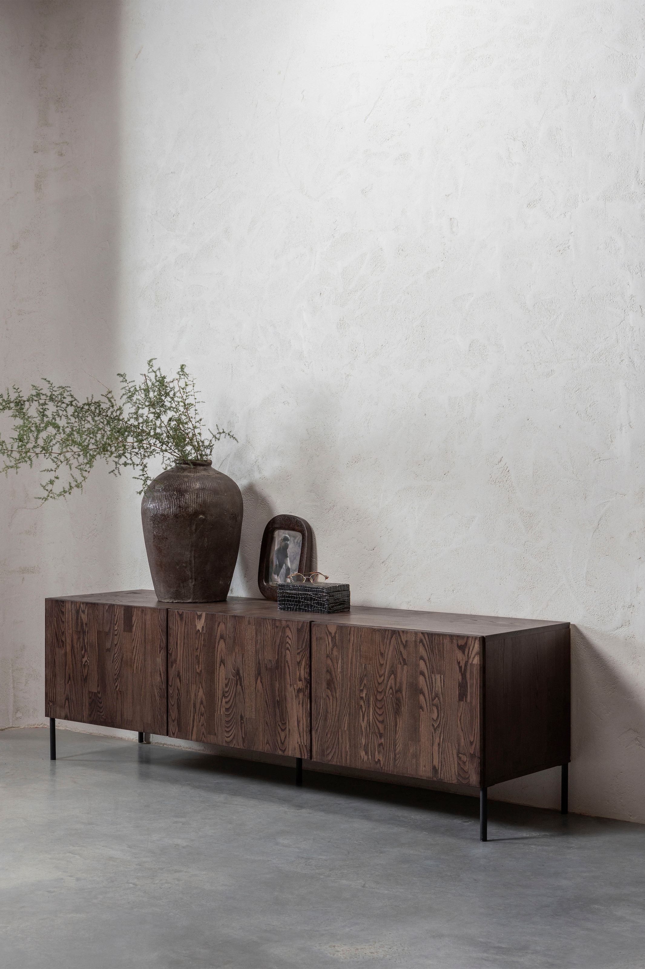 WOOOD Lowboard »Bono mit Eschenfurnier und 3 Türen« Eschenfurnier mit Beizung, Tragkraft Deckplatte 30 kg