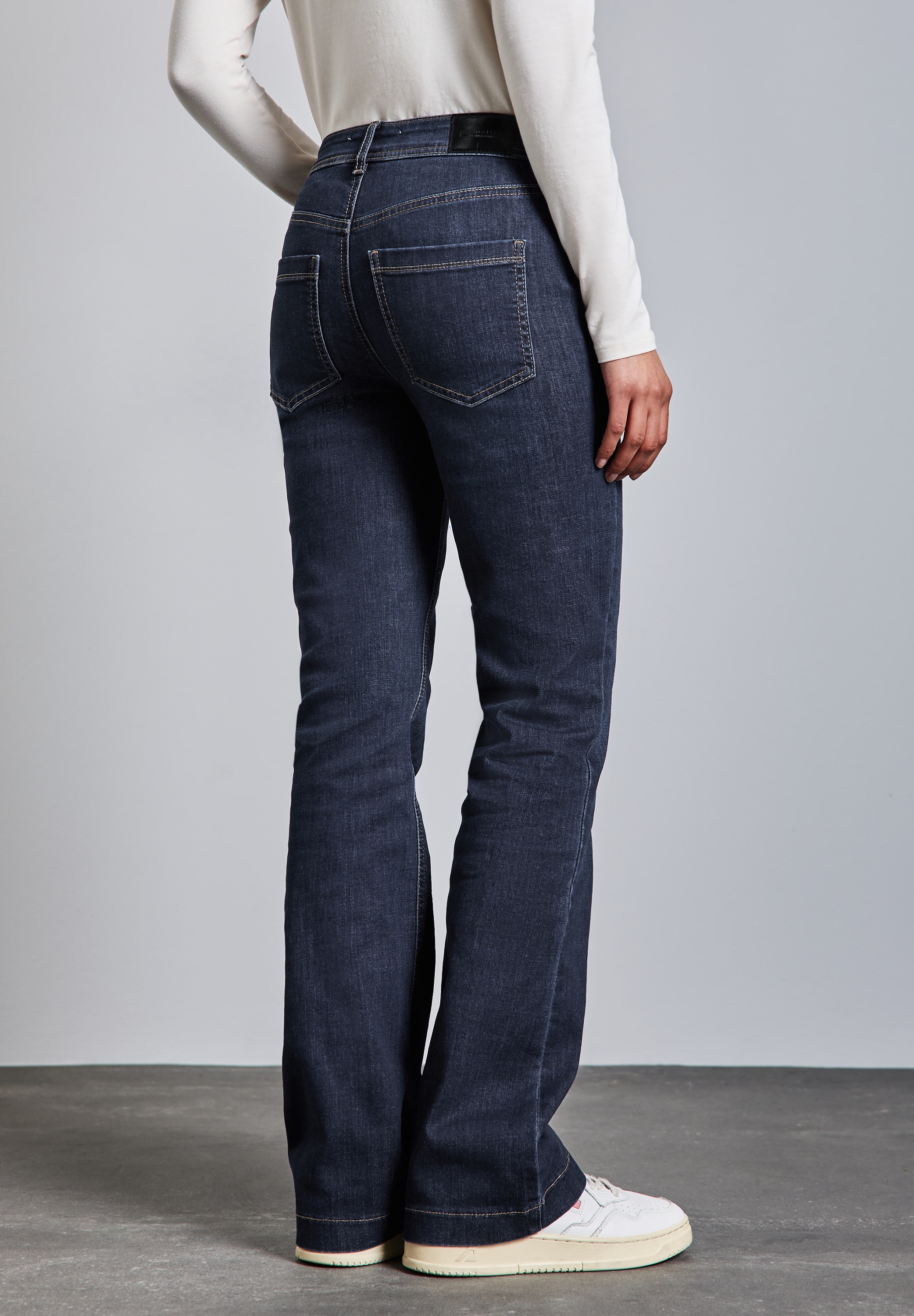 STREET ONE Bootcut-Jeans, im Five-Pocket Style