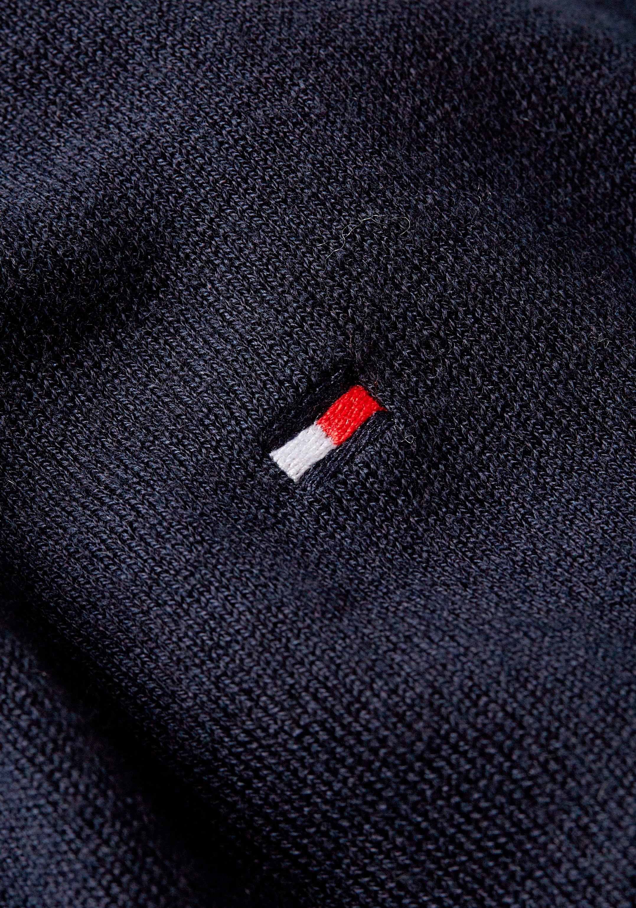 Tommy Hilfiger Strickpullover »CO JERSEY STITCH V-NK SWEATER«, mit Tommy Hilfiger Logo-Flag