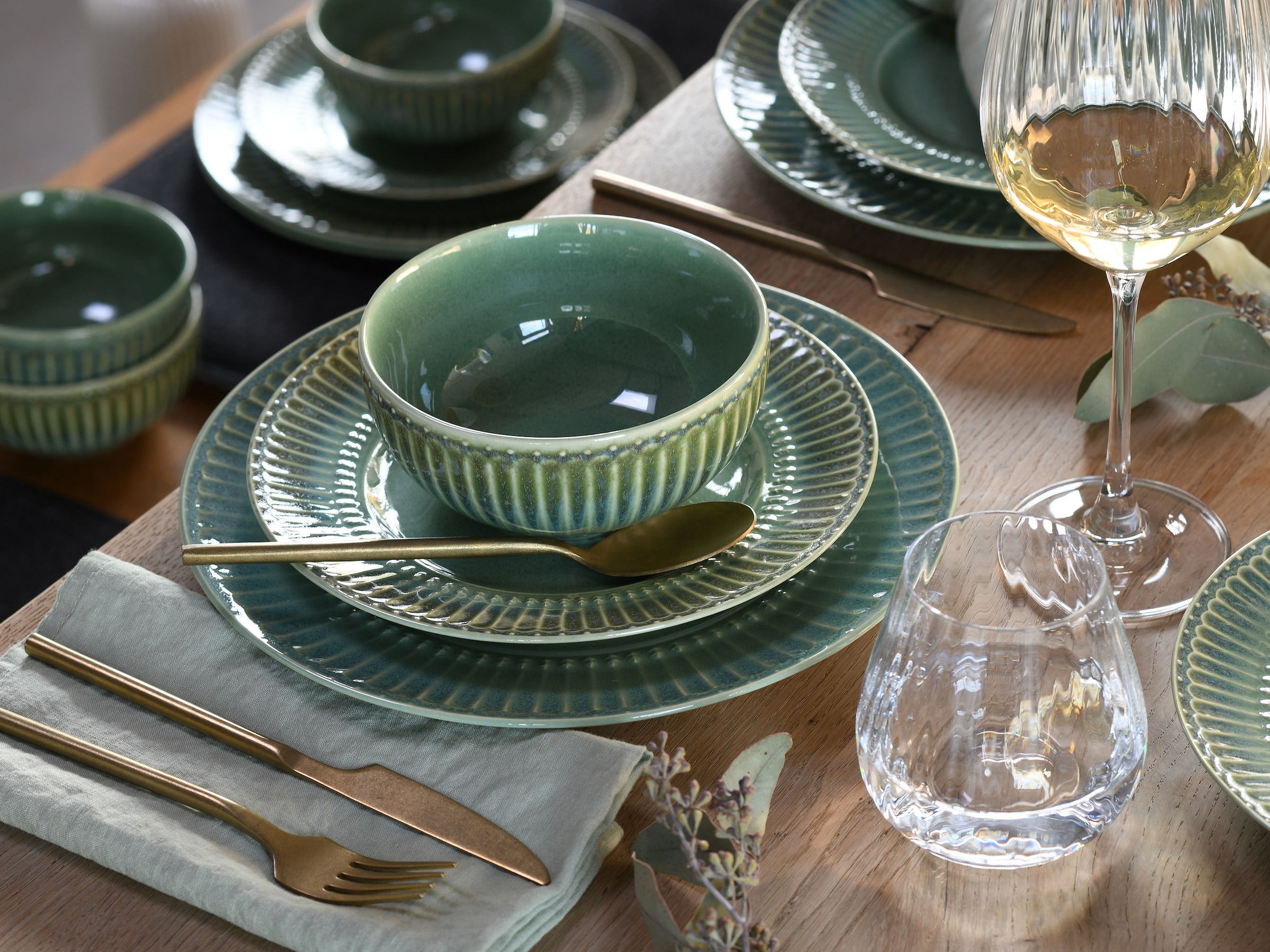CreaTable Teller-Set »Celadon, Teller Set 12-tlg.« Elegantes Stabrelief, Farbverlauf