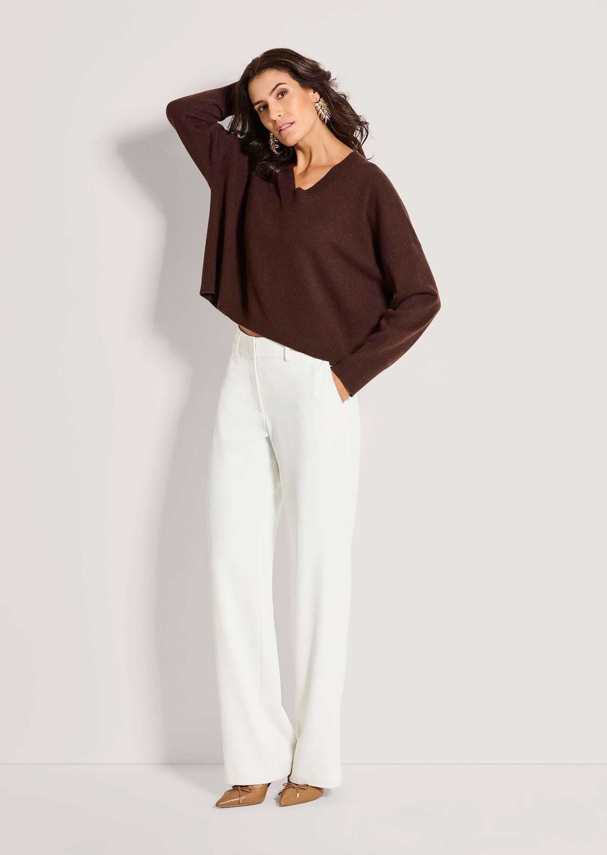 MADELEINE Longpullover »Feinstrickpullover Oversize-Pullover mit V-Ausschnitt« Verlängerte Rückenpartie