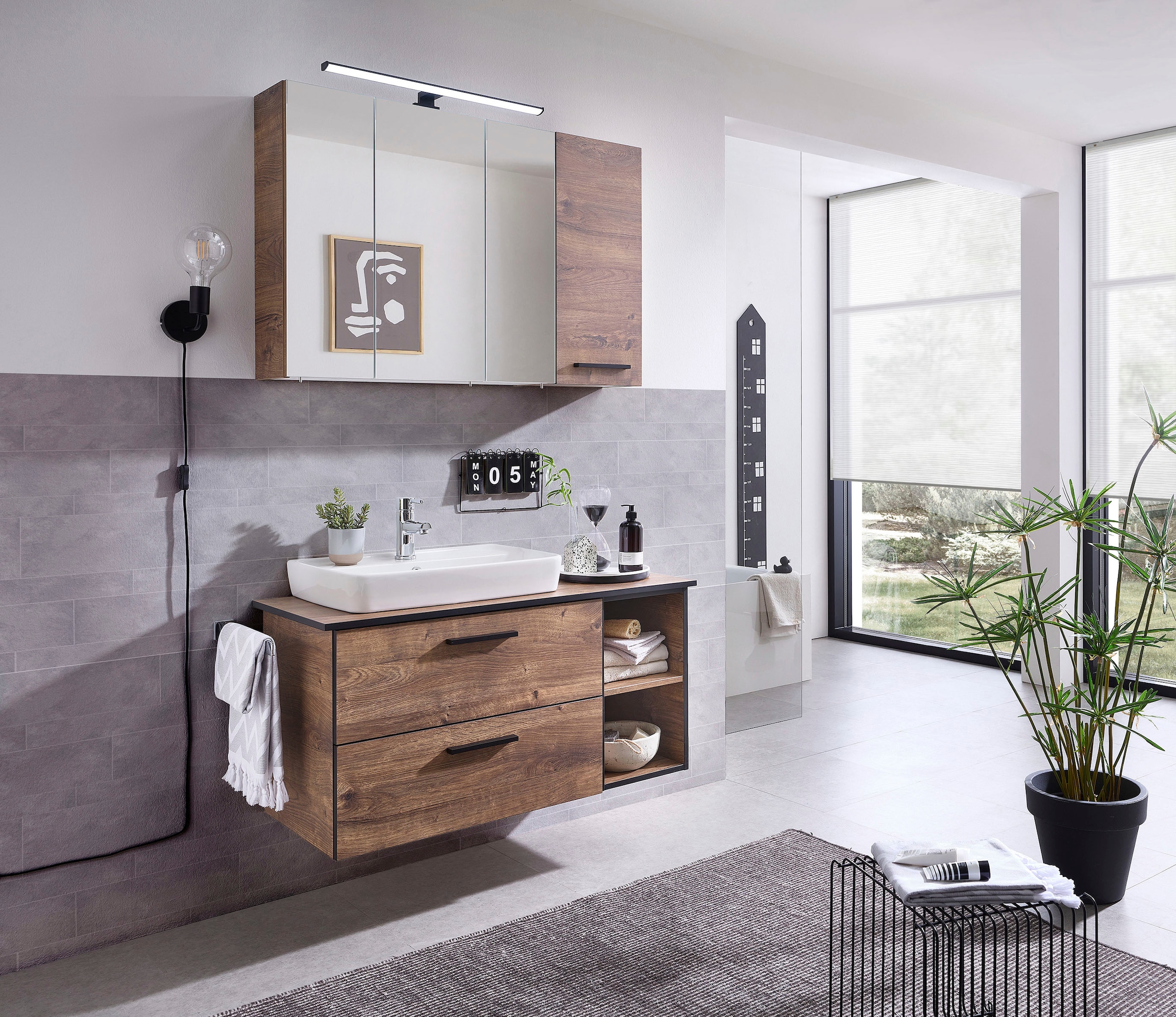 Saphir Spiegelschrank »Quickset 374 Badschrank, 3 Spiegeltüren, 6 Einlegeböden, 75 cm breit«, inkl. LED-Beleuchtung, Türdämpfer, Schalter-/Steckdosenkombination