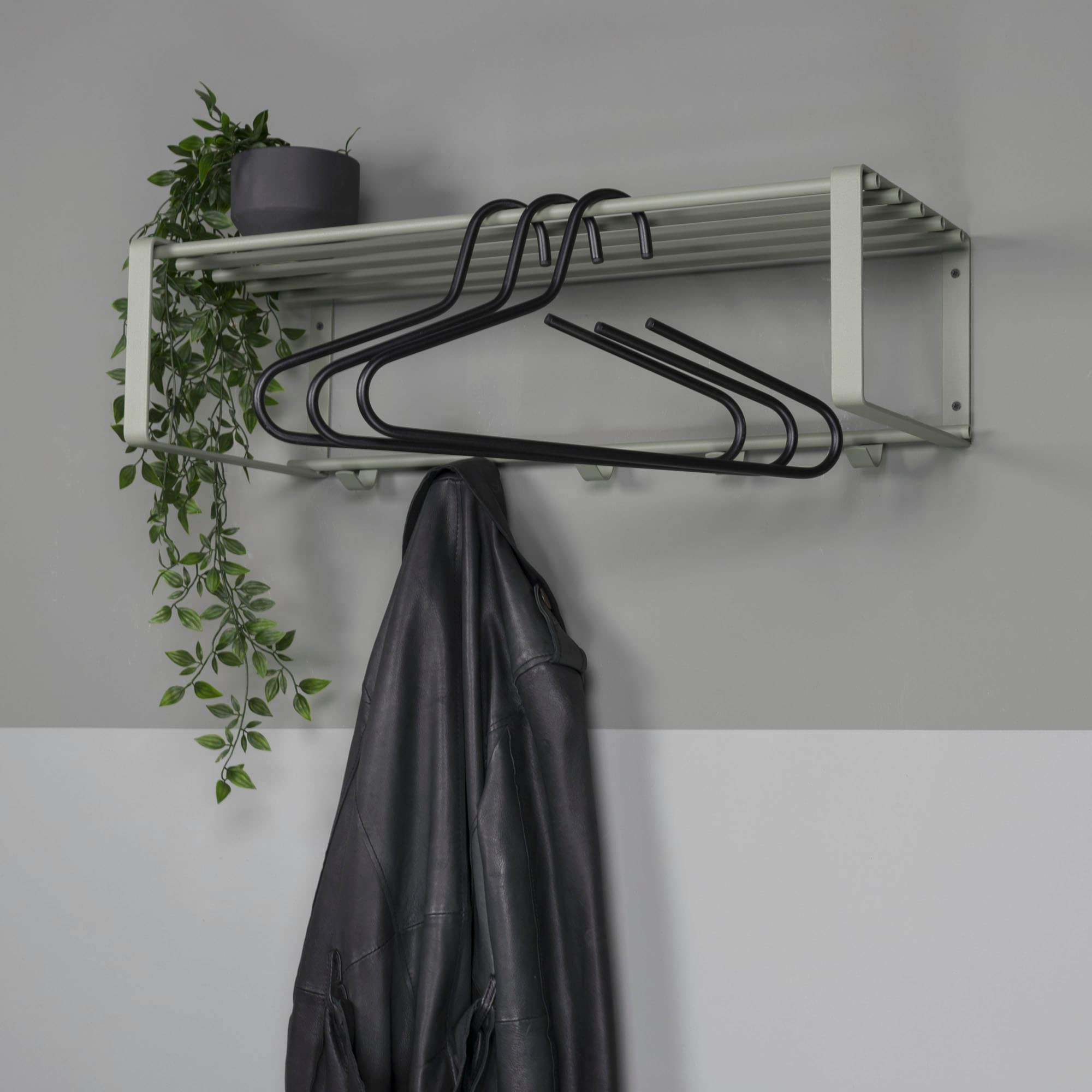 Spinder Design Garderobenleiste »REX«, (1 St.), Wandgarderobe aus Stahl mit Hutablage und 5 bzw. 7 Haken