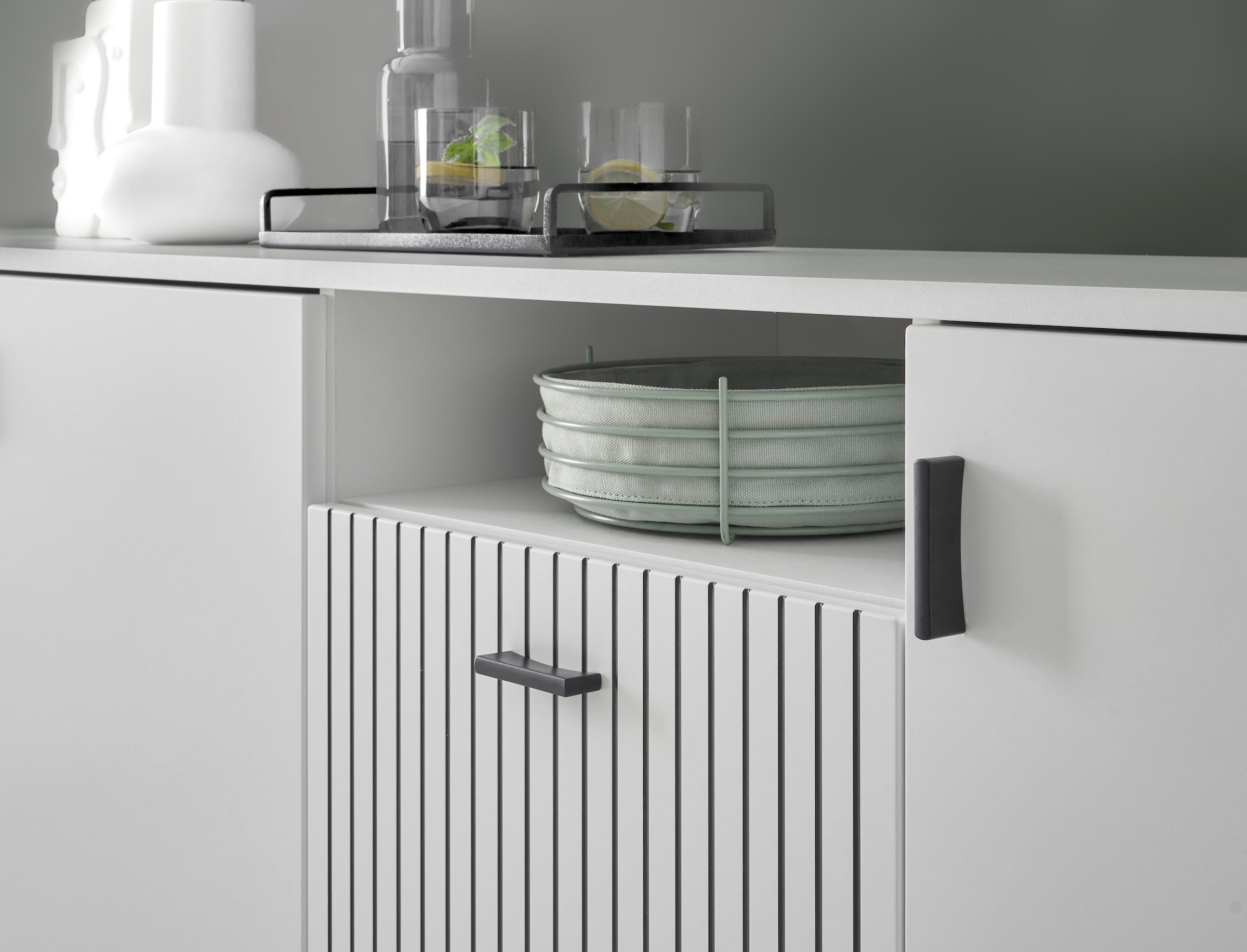 Home affaire Sideboard »Hudson« in moderner Trendfarbe, Griffe aus Metall (Schwarz), Breite 200 cm