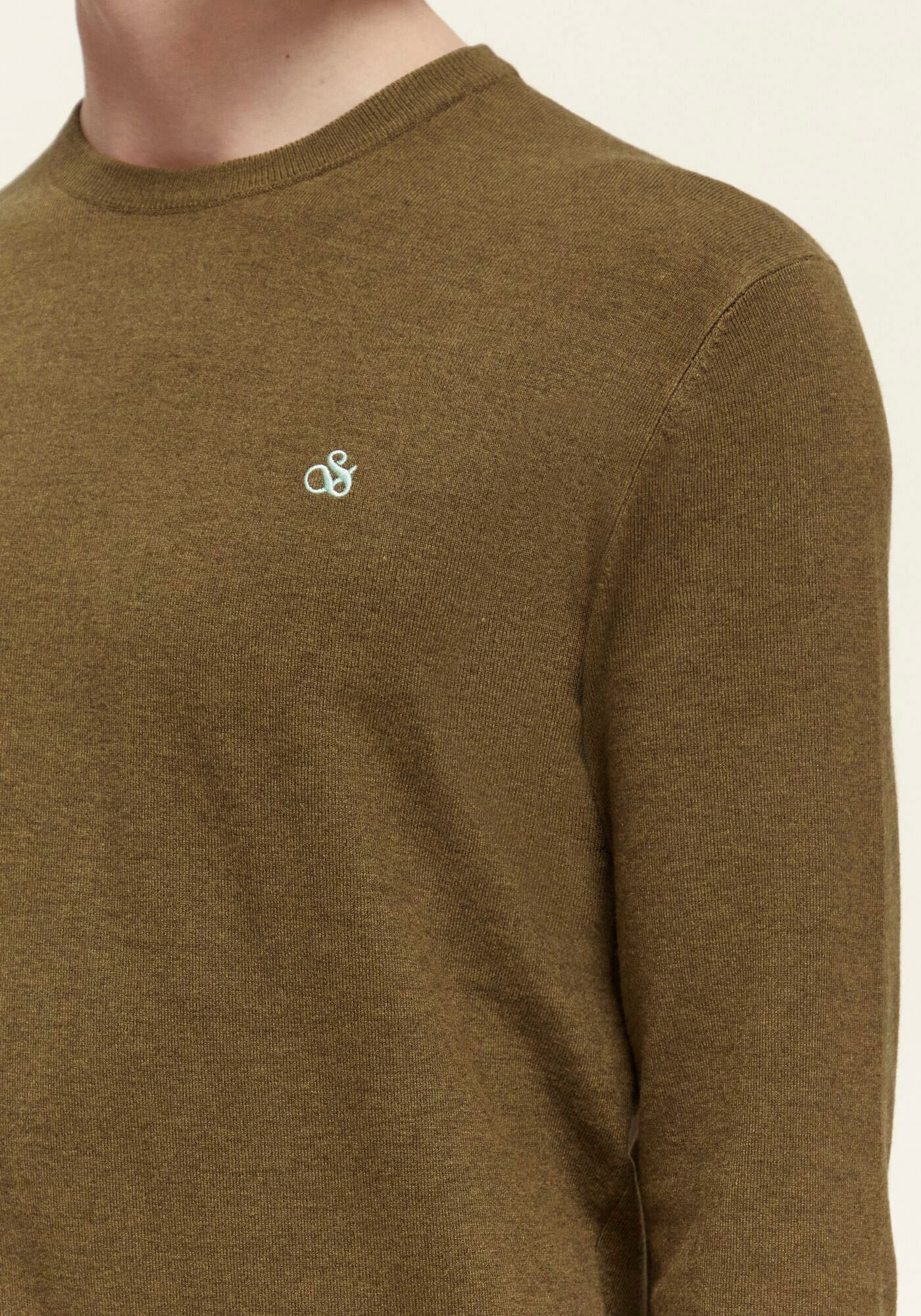 Scotch & Soda Rundhalspullover »Essentials - Ecovero viscose-blend crewneck pullover«, mit kleiner Logo-Stickerei auf der Brust