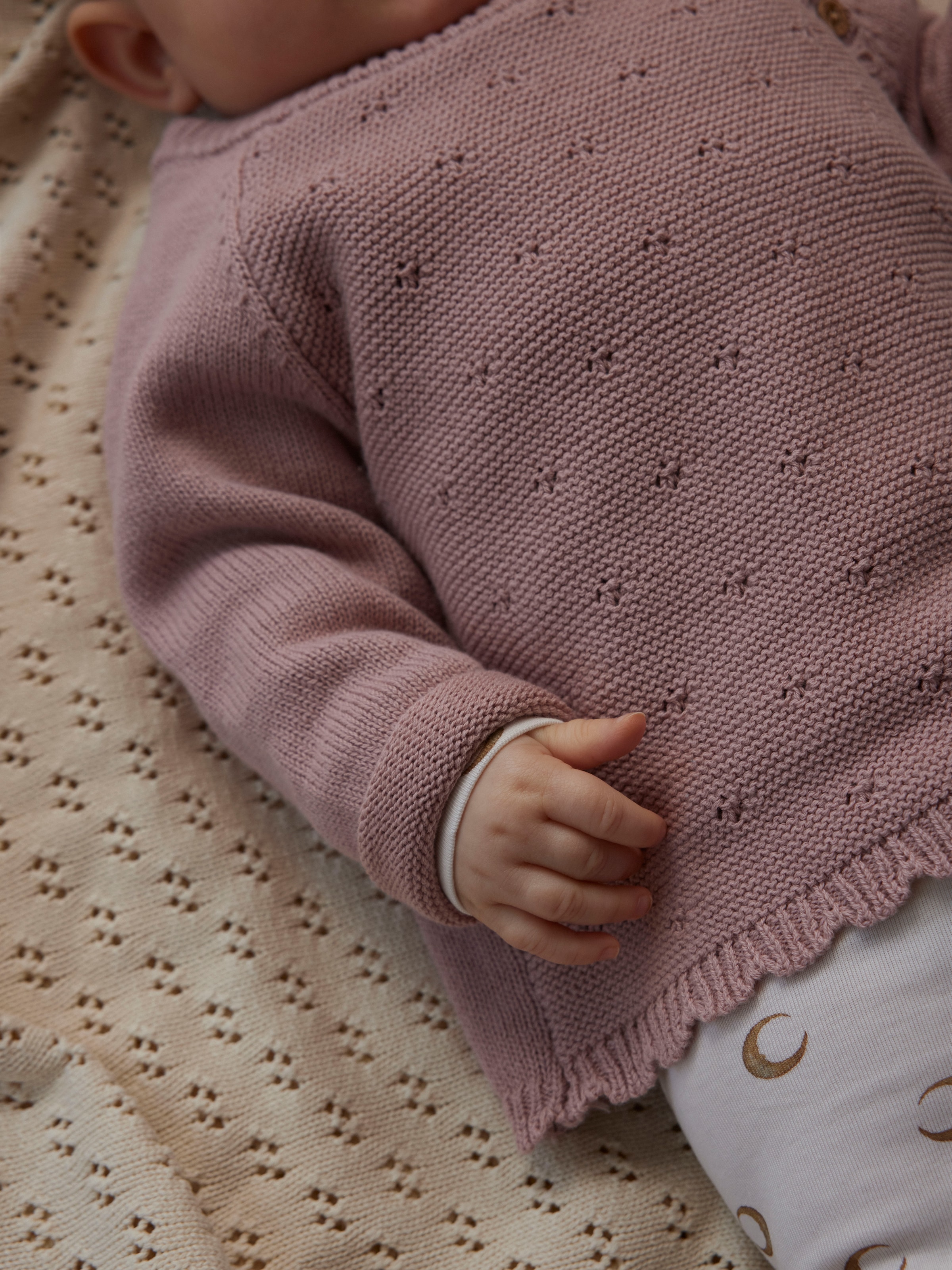 Lil' Atelier Strickjacke »NBFLAGUNA LS WRAP KNIT LIL NOOS« mit Lochstrickmuster, weiche Baumwolle