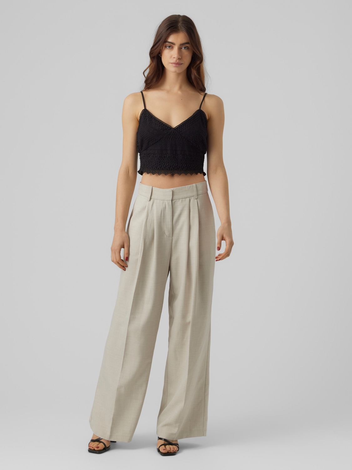 Vero Moda Spaghettitop »VMHONEY LACE V-NECK CROPPED TOP WVN«