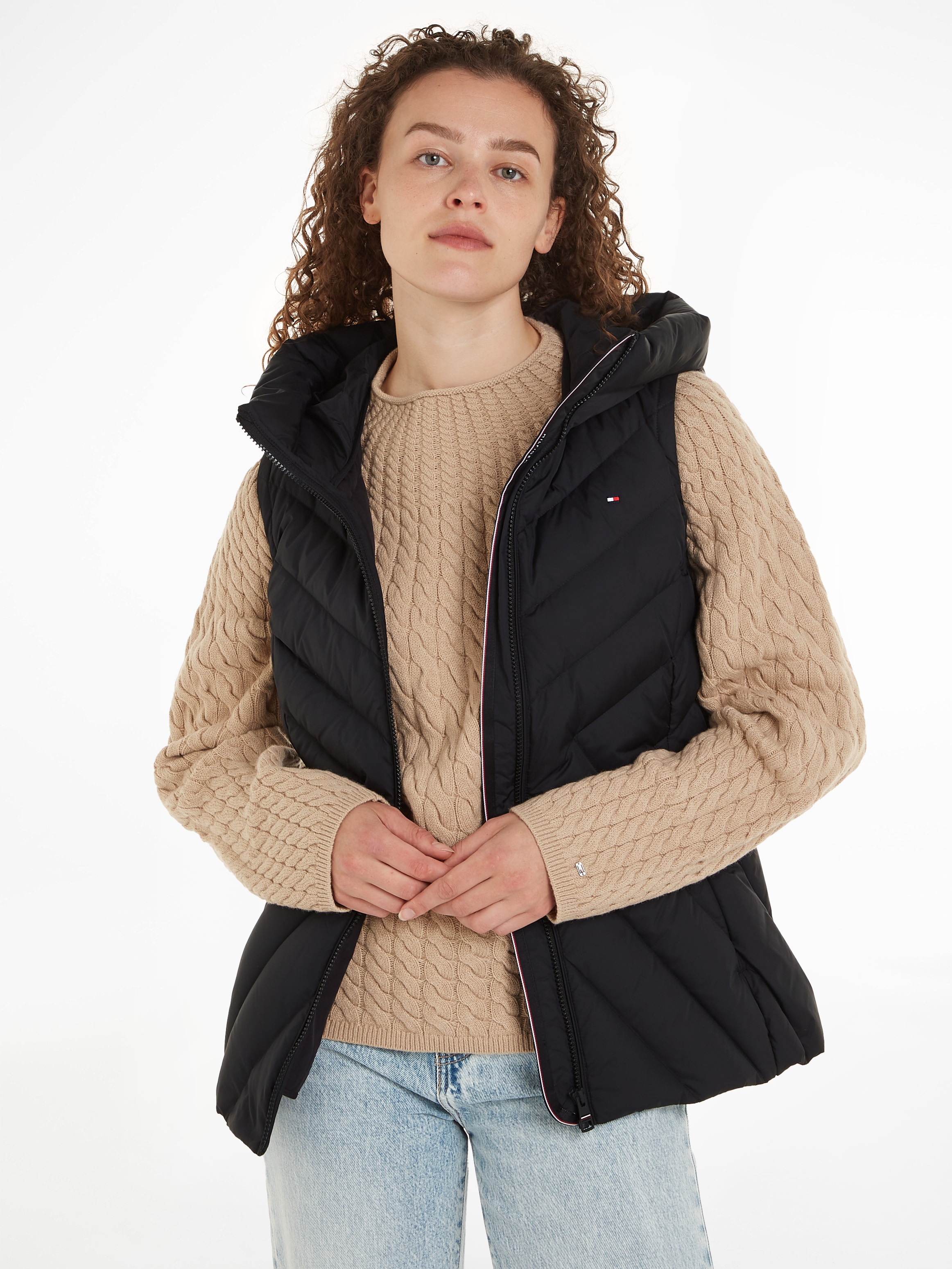 Tommy Hilfiger Steppweste »CHEVRON MW PADDED VEST«, mit mittelstarker Wattierung und Tommy Hilfiger Markenlabel