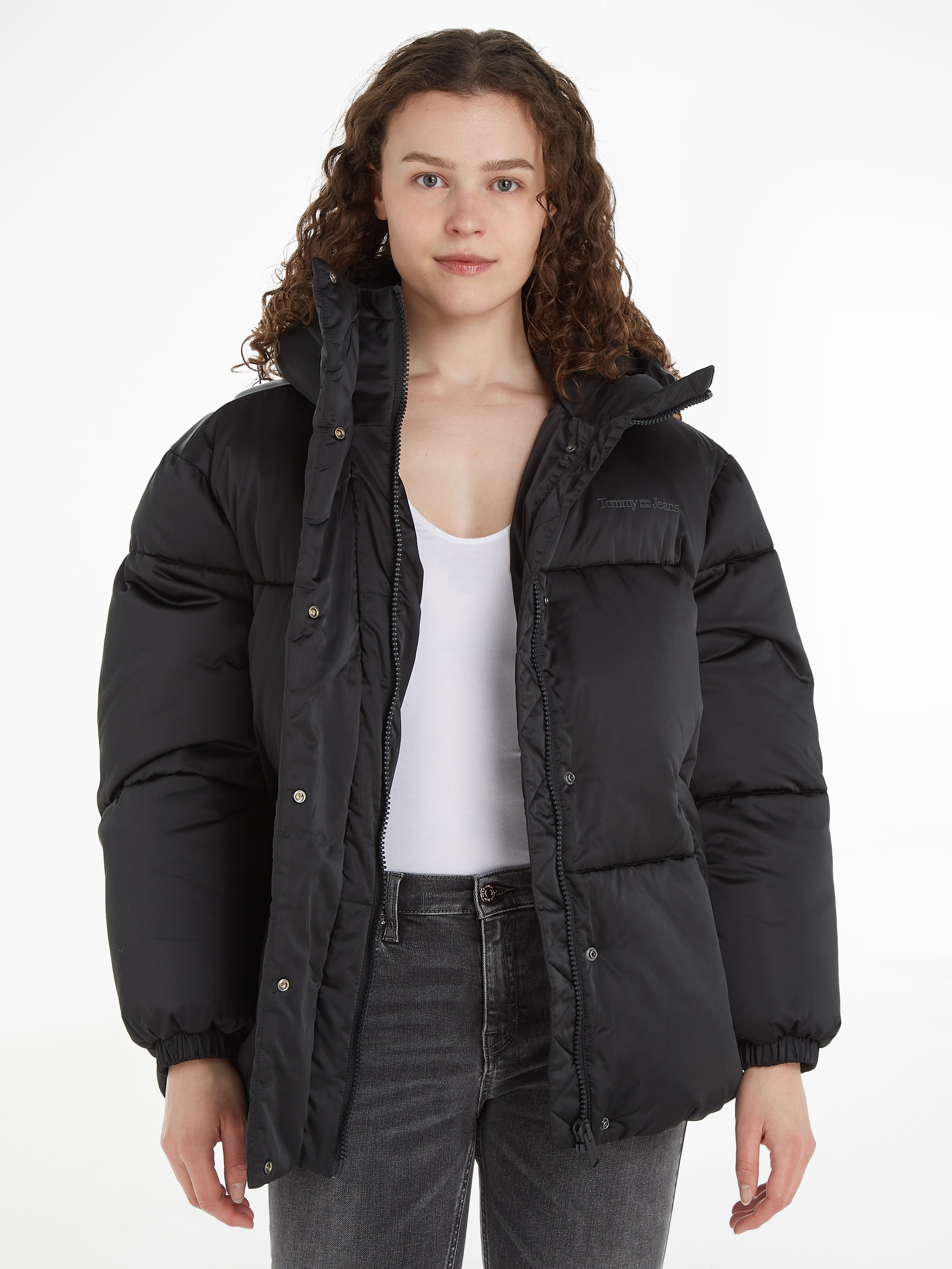 Steppjacke »TJW OVR SATIN PUFFER«, mit Kapuze, mit Tommy Jeans Markenlabel