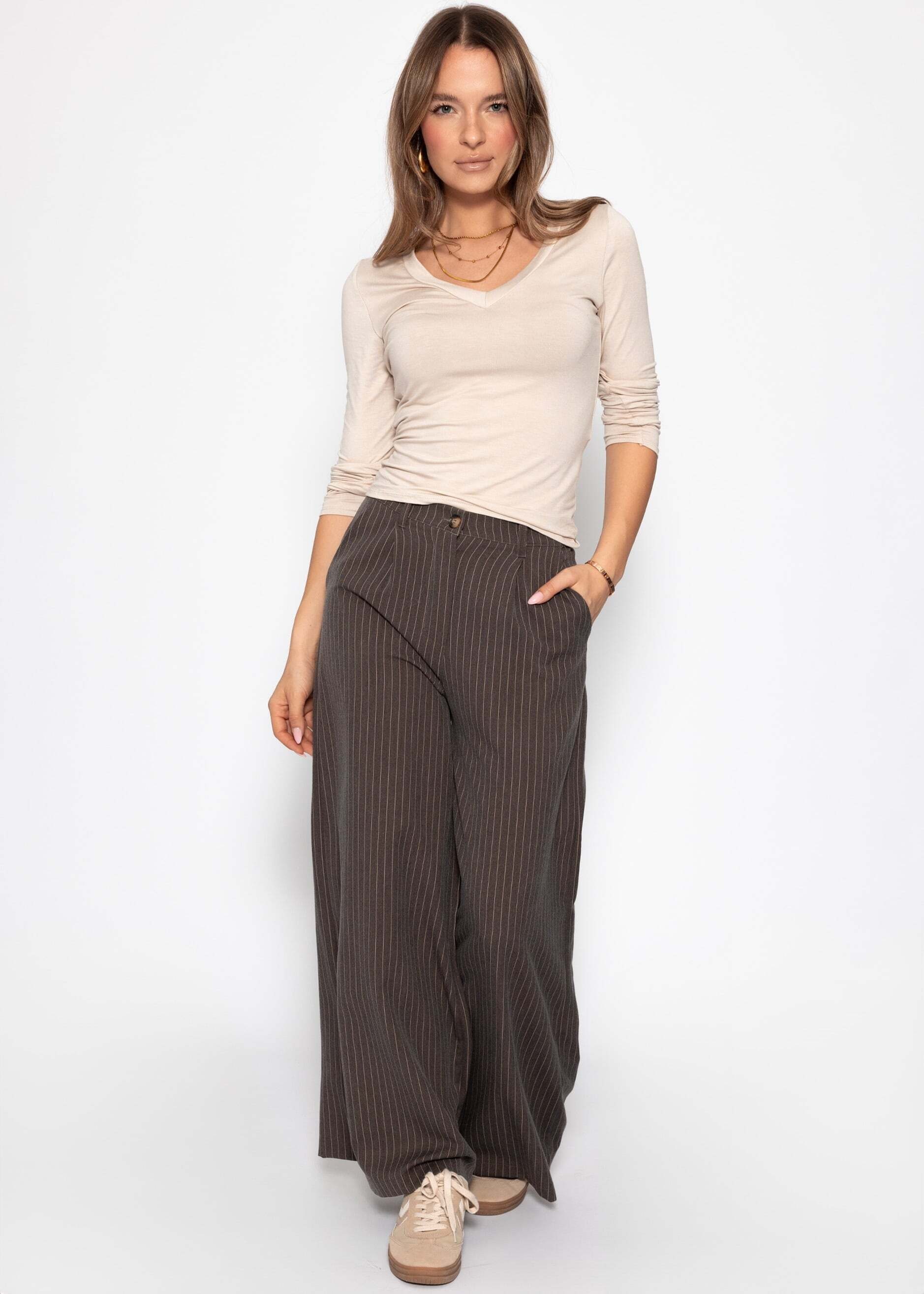 SASSYCLASSY Langarmshirt »Langarmshirt mit V-Ausschnitt« Anliegendes Shirt mit extra langen Ärmeln aus Viskose Beige Schwarz
