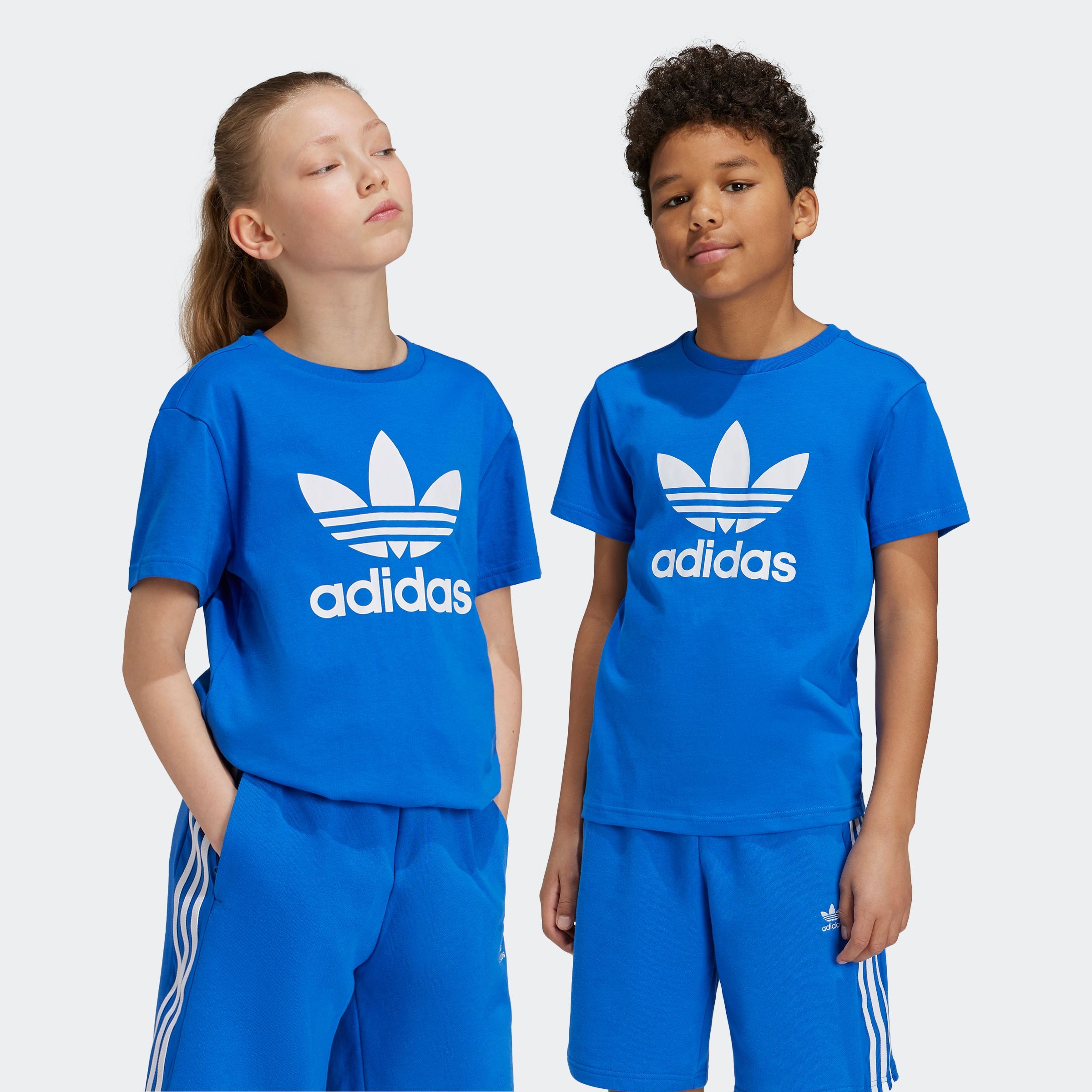 adidas Originals T-Shirt »ADICOLOR TREFOIL KIDS« für Kinder und Teens, sportlicher Stil, ohne Verschluss
