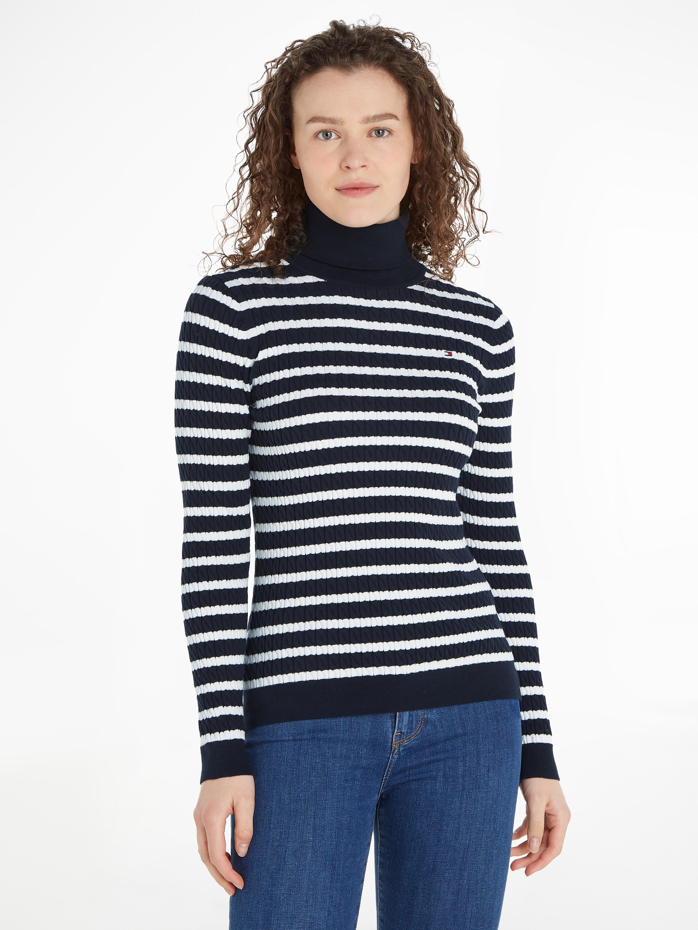 Rollkragenpullover »SKINNY CABLE ROLL-NK SWEATER«, mit Logostickerei