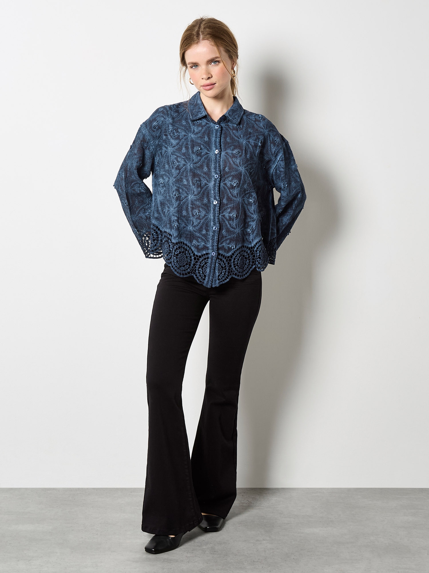 Apricot Spitzenbluse »Strukturierte Baumwollbluse mit Blumenmuster und Häkelverzierung« mit Stickerei und Spitze