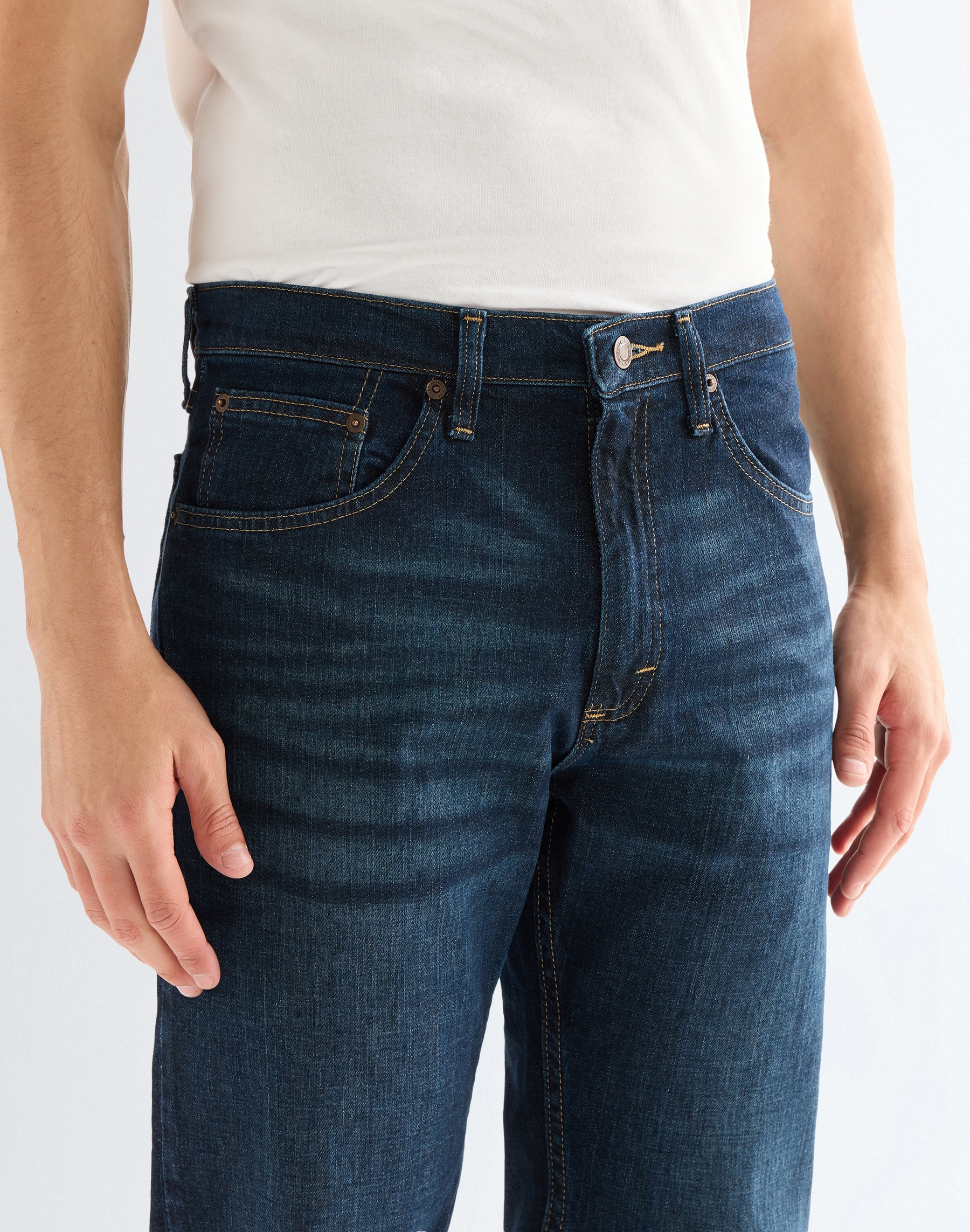 Wrangler Straight-Jeans »Foundation« aus elastischer Baumwollmischung