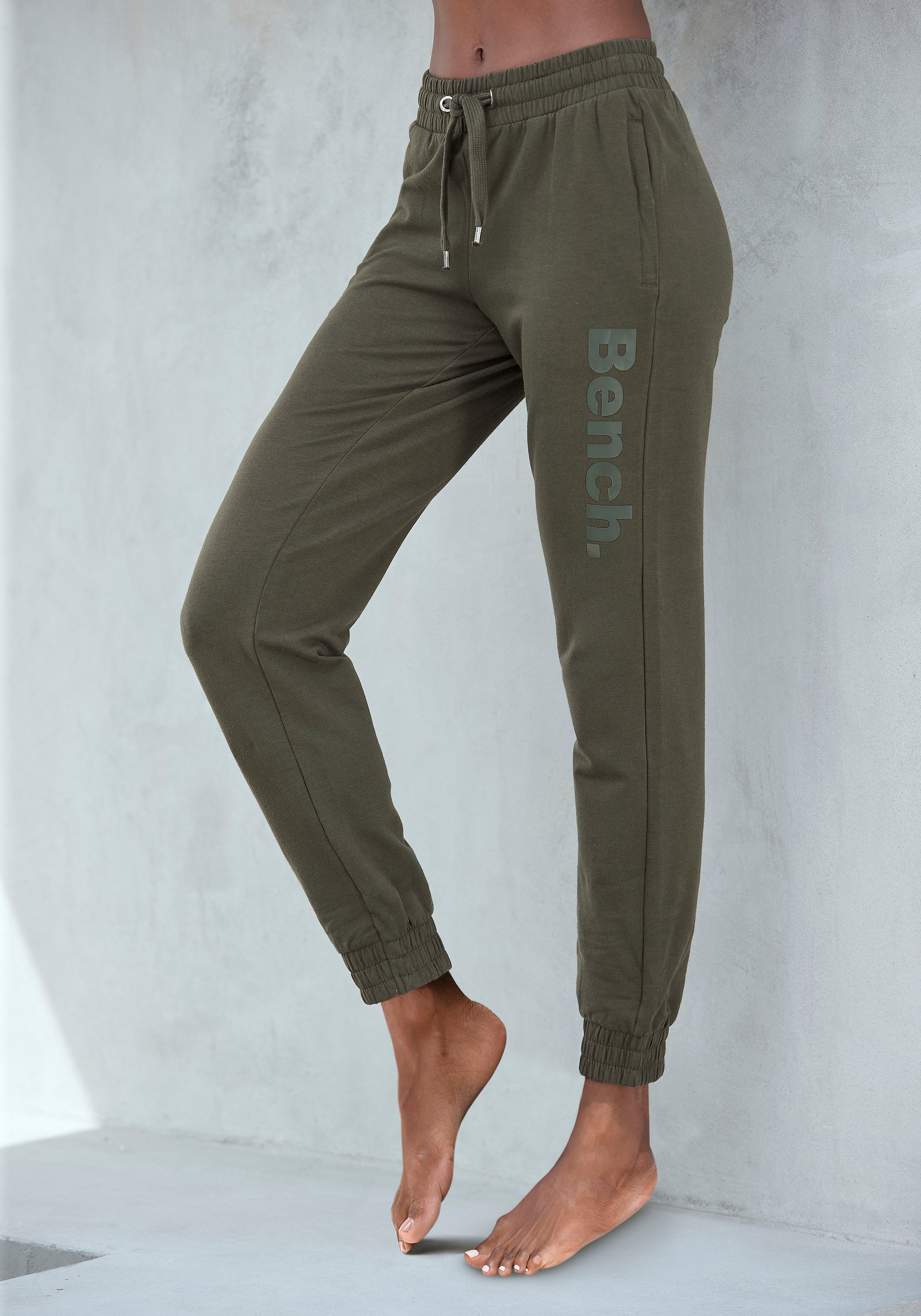 Bench. Loungewear Homewearhose, mit Reißverschluss Taschen, Loungeanzug