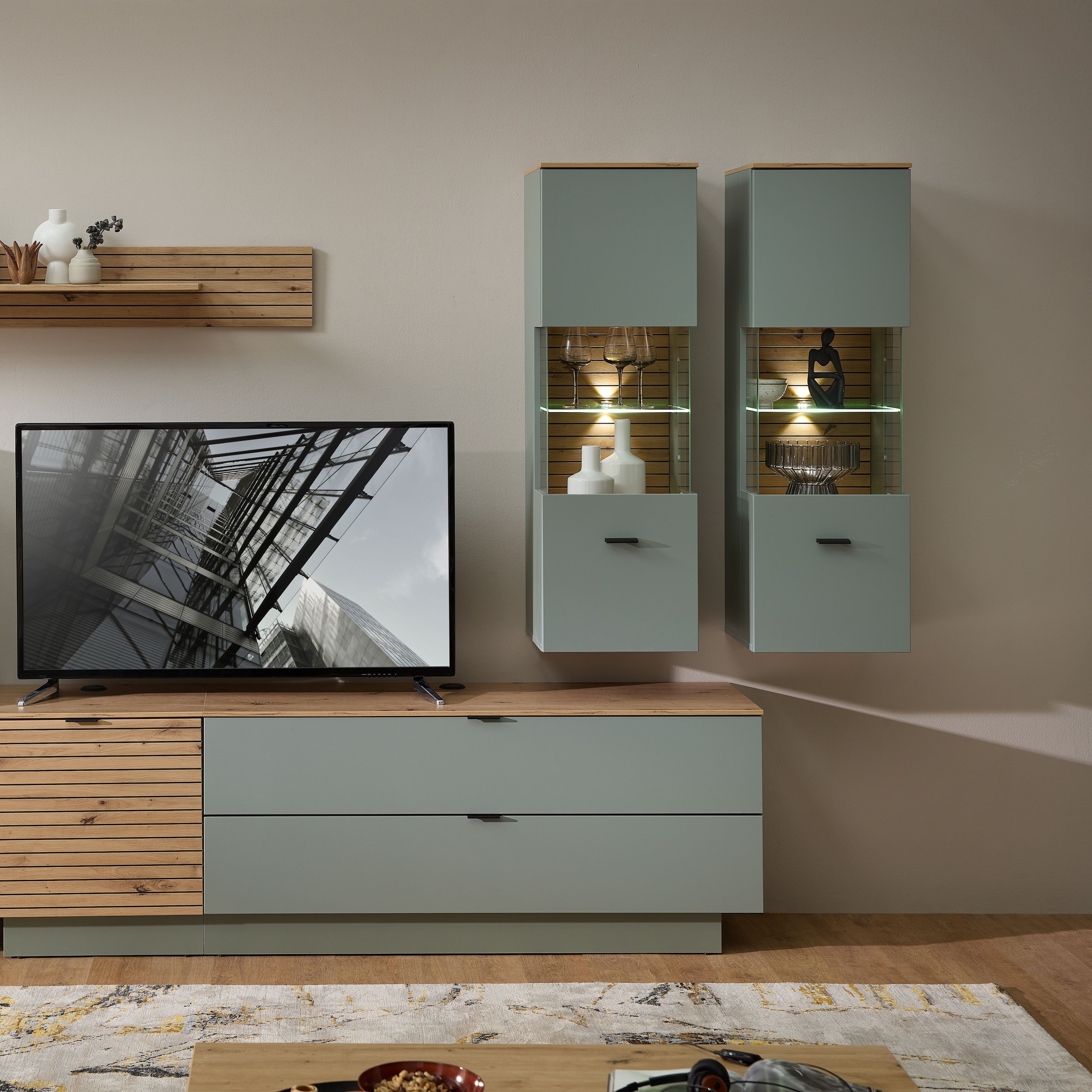 Innostyle Hängevitrine »INA Hängevitrine, 40 x 124 x 36 cm (B/H/T)« 1 Stk. tlg. L/R verwendbar, inkl. Beleuchtung, Softclose