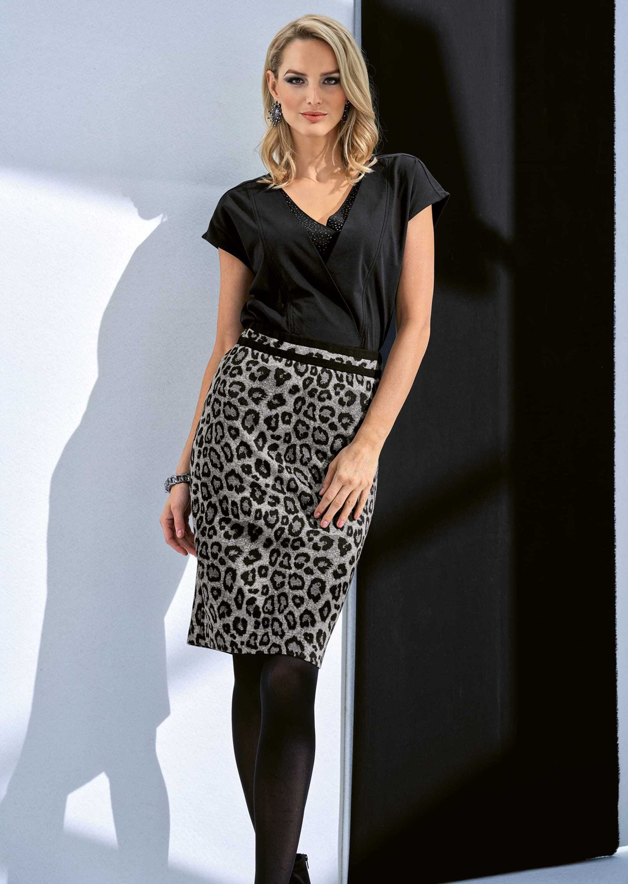 MADELEINE Kurzarmshirt »Shirt Ärmelloses Shirt mit Strass-Steinen«