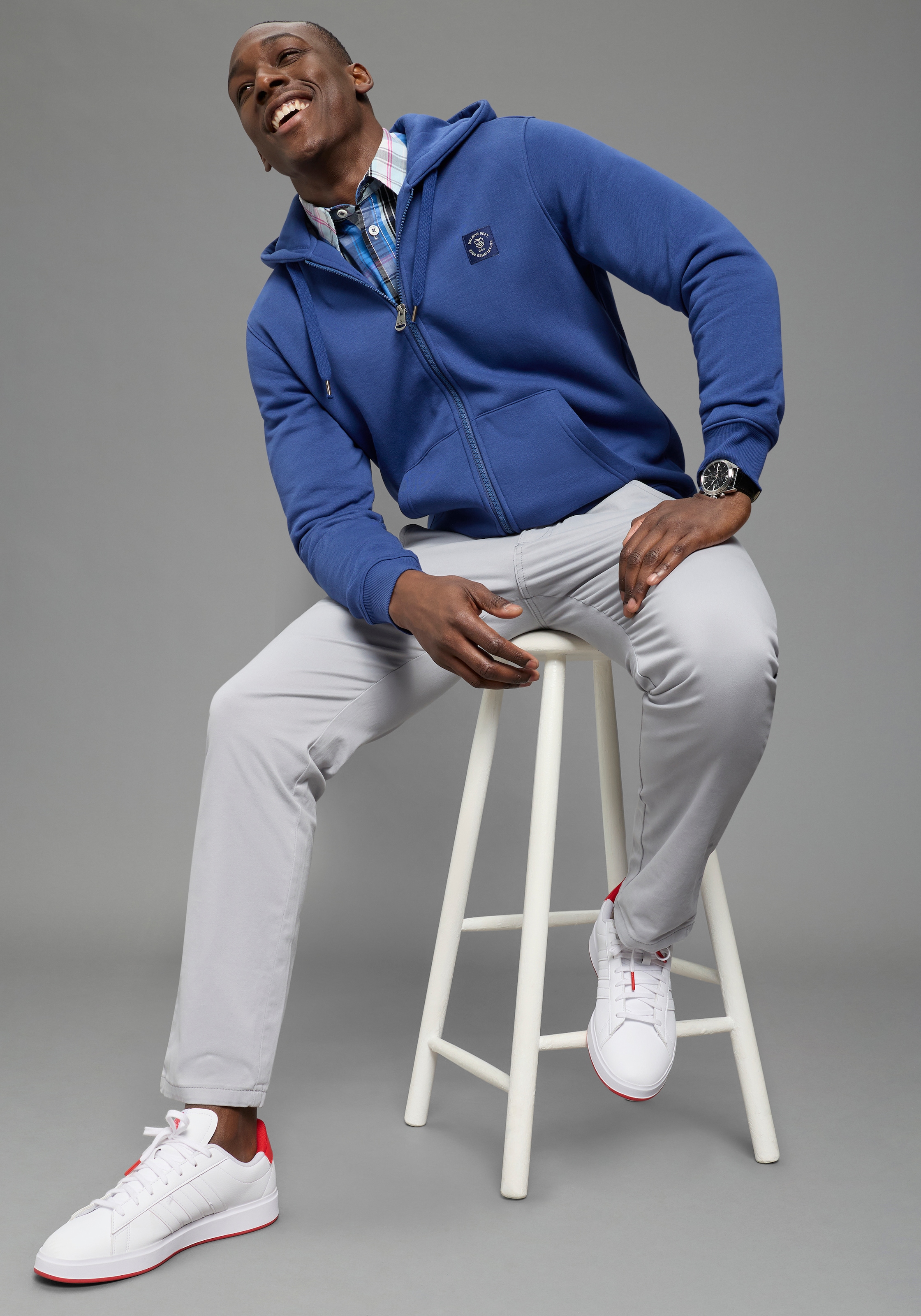 DELMAO Sweatjacke mit Kapuze, mit Kordelzug, aus angerauter Sweatware, mit Langarm