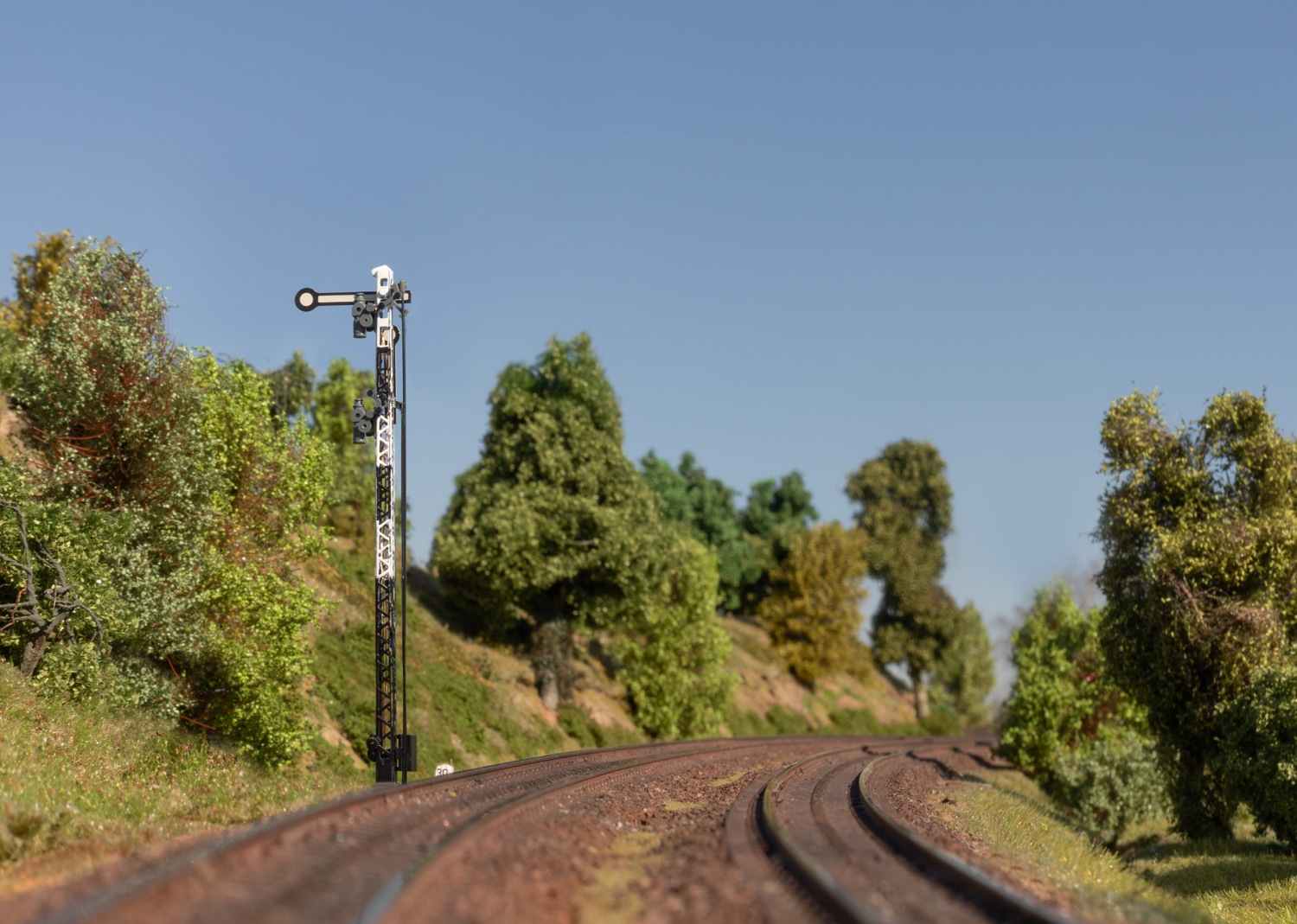 Märklin Modelleisenbahn-Signal »Hauptsignal mit Gittermast (Hp 0 / Hp 1 / Hp 2) - 70416«