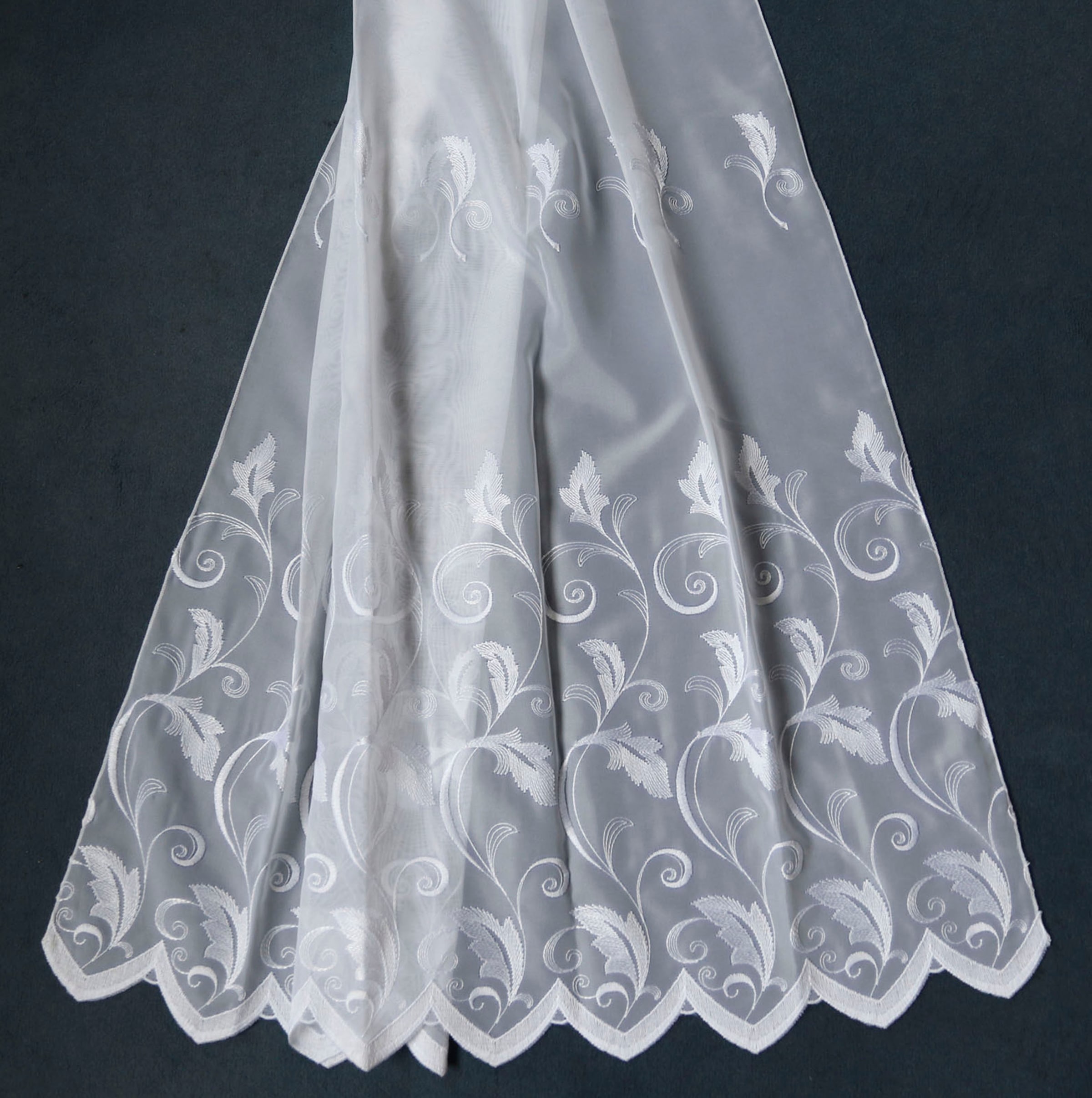 Weckbrodt Gardine »Brüssel«, (1 St.), echte Stickerei, Voile, halbtransparent, Bordüre, Kante, gebogt, Store