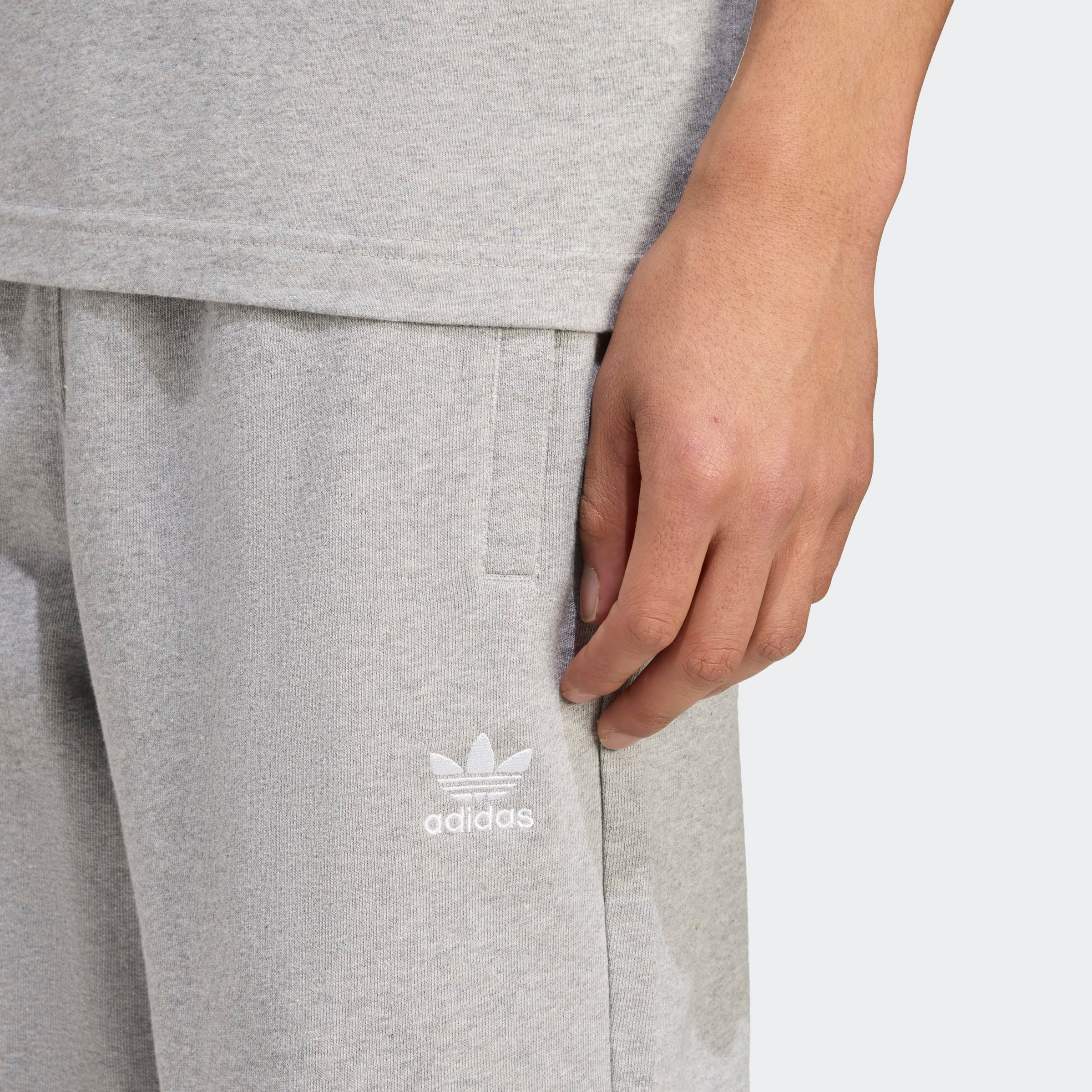 adidas Originals Shorts »ESSENTIALS TREFOIL«  Essential Sweat Shorts mit Logo, aus weichem French-Terry Material