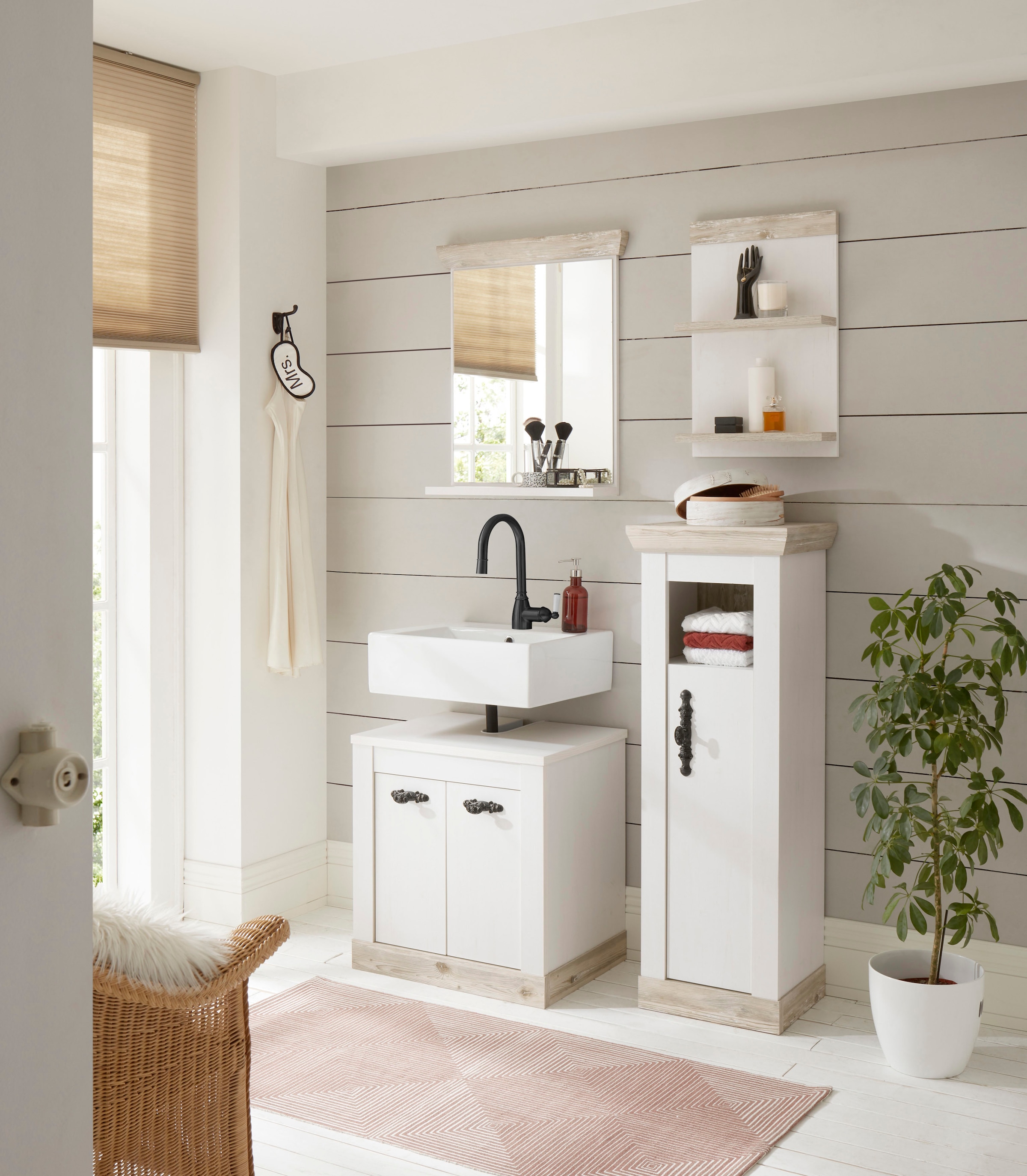 Home affaire Midischrank »Florenz, Badschrank im Landhausstil, Schrank mit Metallgriffen« in Pinie Weiß, offenes Fach und Stauraum hinter Drehtür