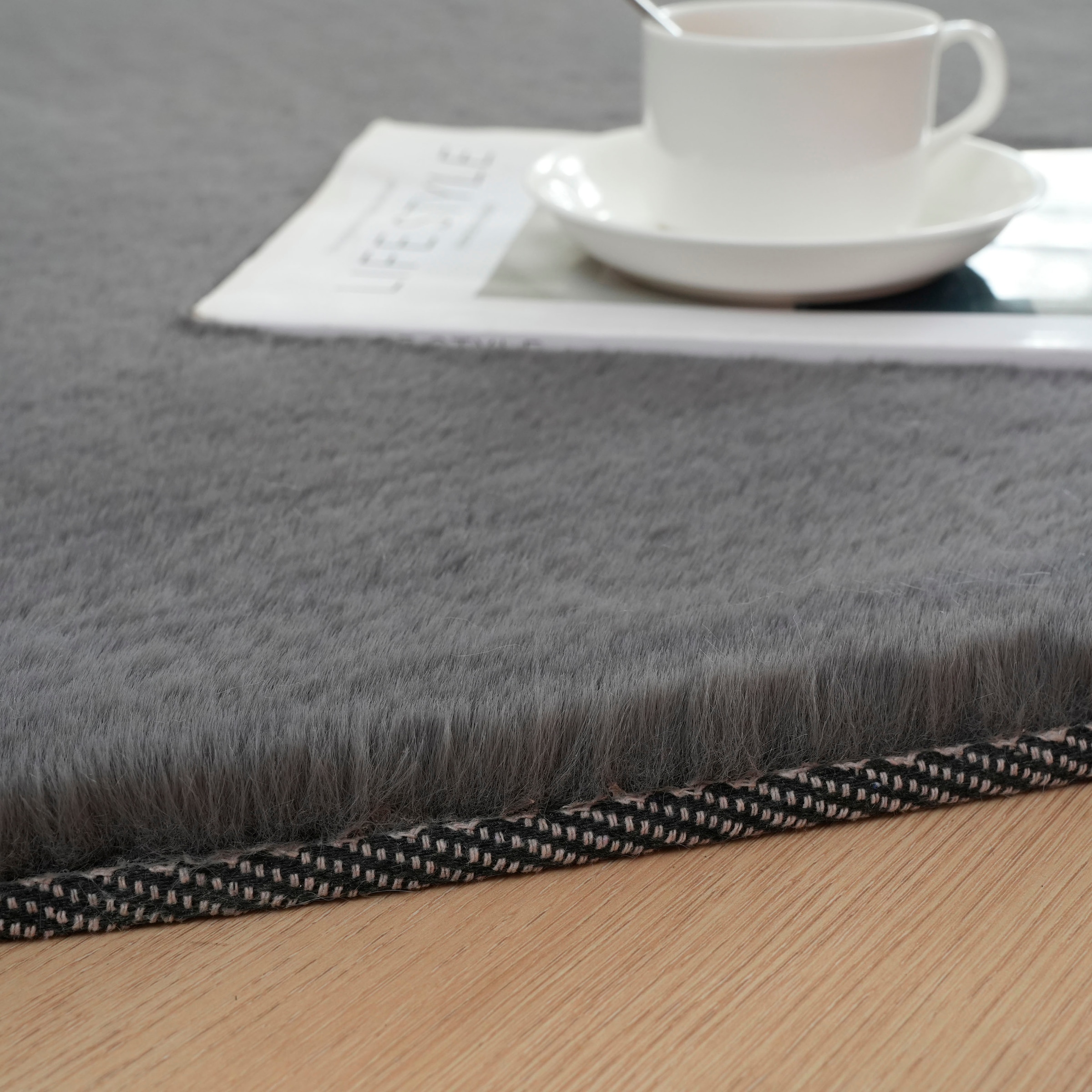 Bruno Banani Hochflor-Teppich »Rabbit 2 Bean, Kunstfell Teppich, Modern, besondere Form«, U-förmig, 25 mm Höhe, Kaninchenfell-Haptik, Microfaser, Wohnzimmer, Schlafzimmer, Esszimmer