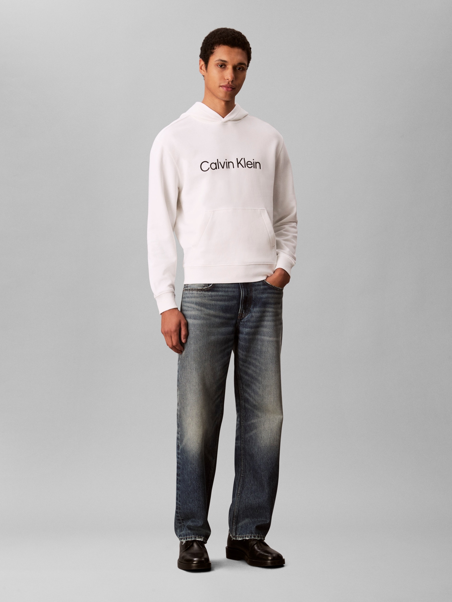 Calvin Klein Kapuzensweatshirt »LS EU STANDARD LOGO 350TERRY PO«, Mit Rundhalsausschnitt, regular fit
