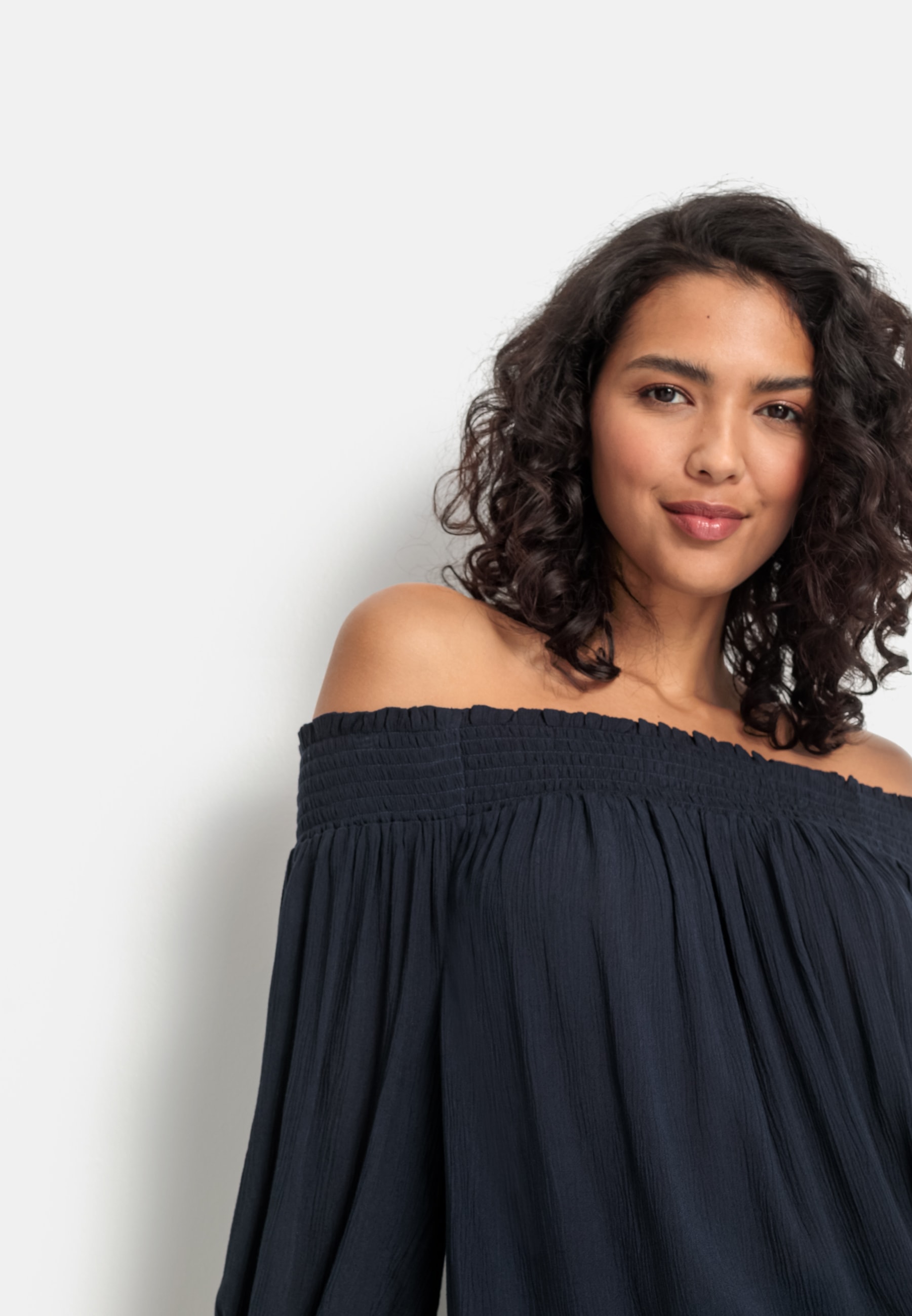 LASCANA Carmenbluse, in leichter Crinkle-Optik, Damenbluse, schulterfrei