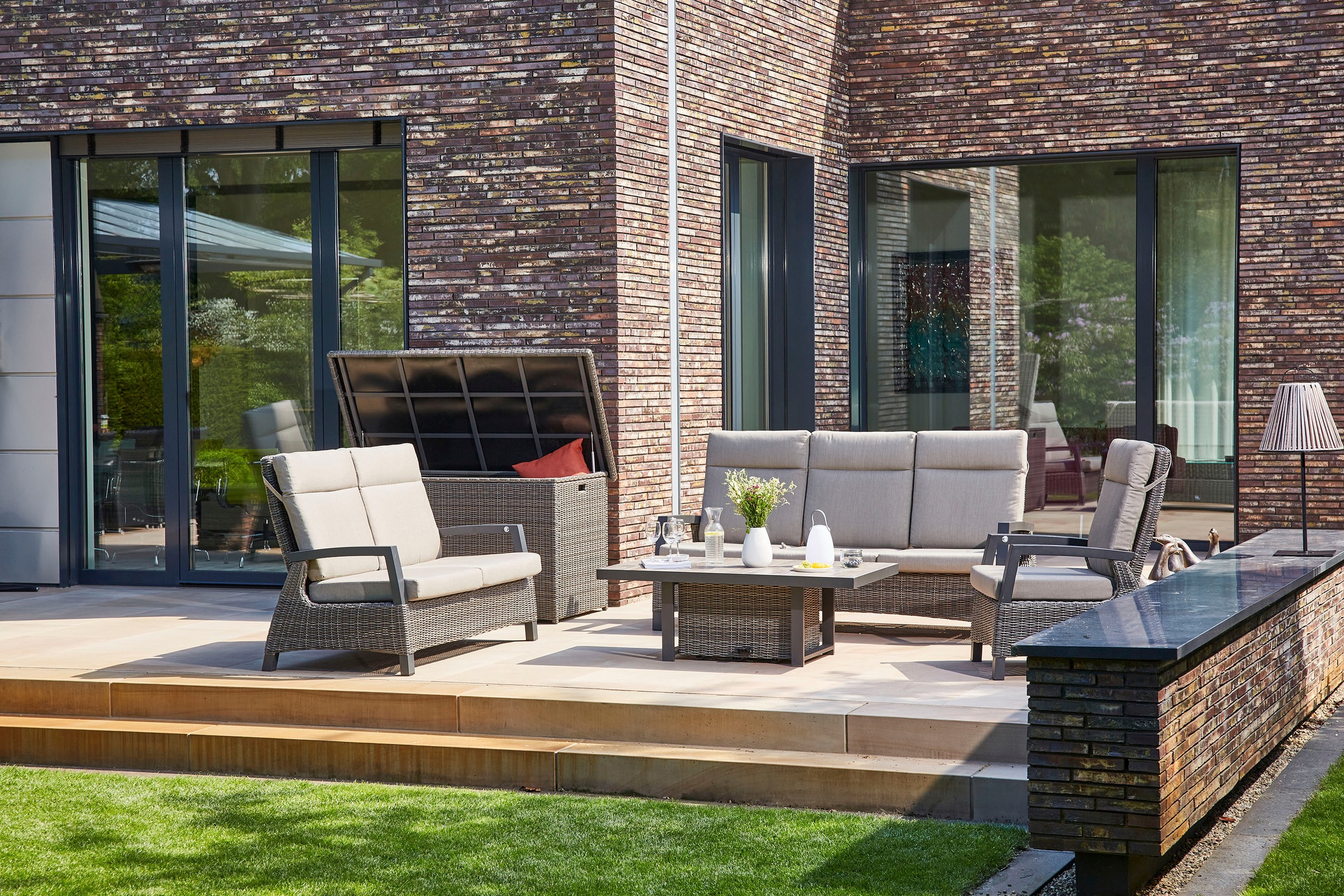 Siena Garden Gartenlounge-Set »Corido«, (Set, 8 tlg.), bestehend aus 2 Sesseln, 1 Bank, 1 Tisch und 4 Auflagen