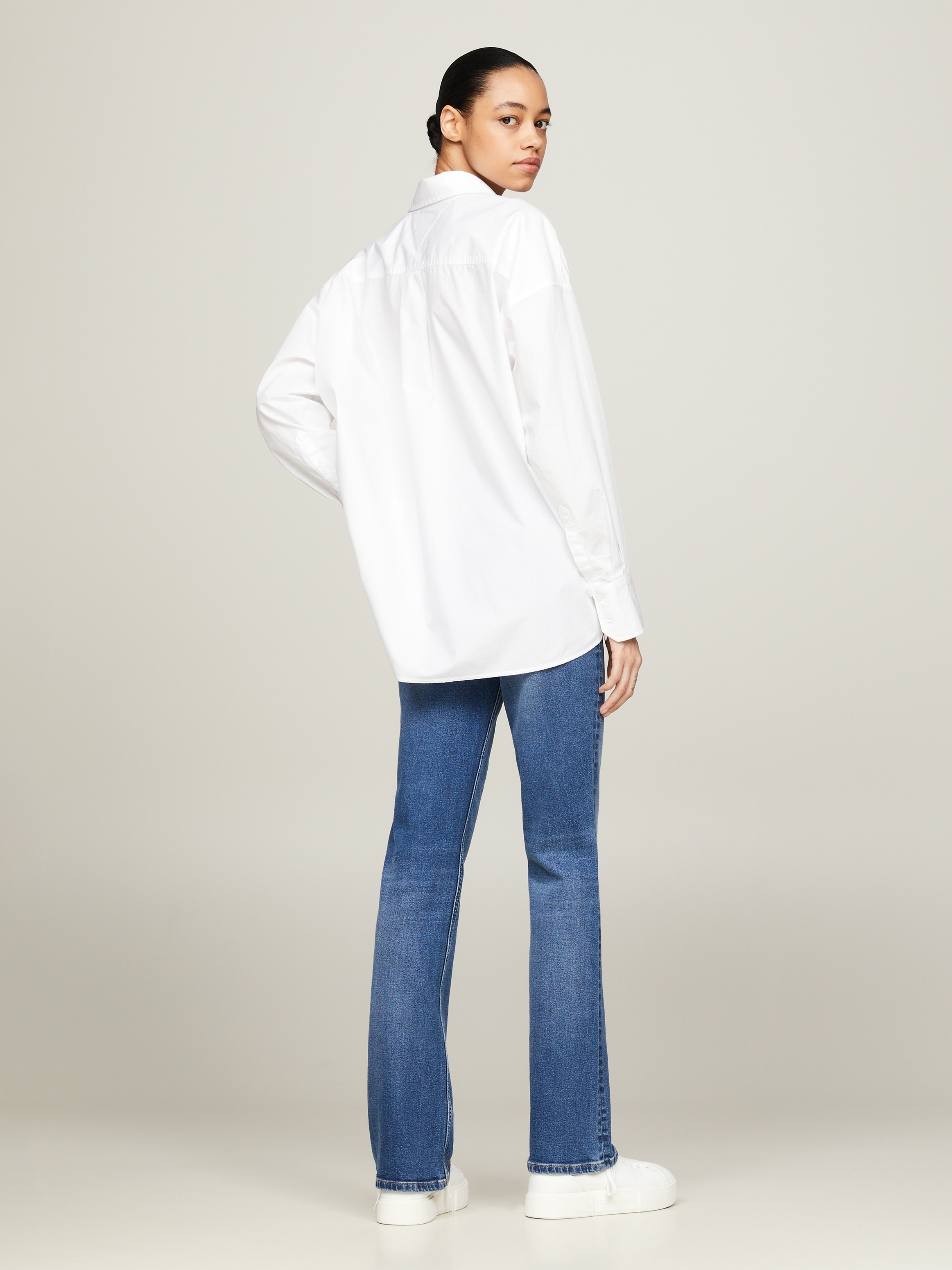 Tommy Jeans Blusentop »TJW SP OVR SCRIPT SHIRT EXT«, Mit Tommy Jeans Logo-Schriftzug