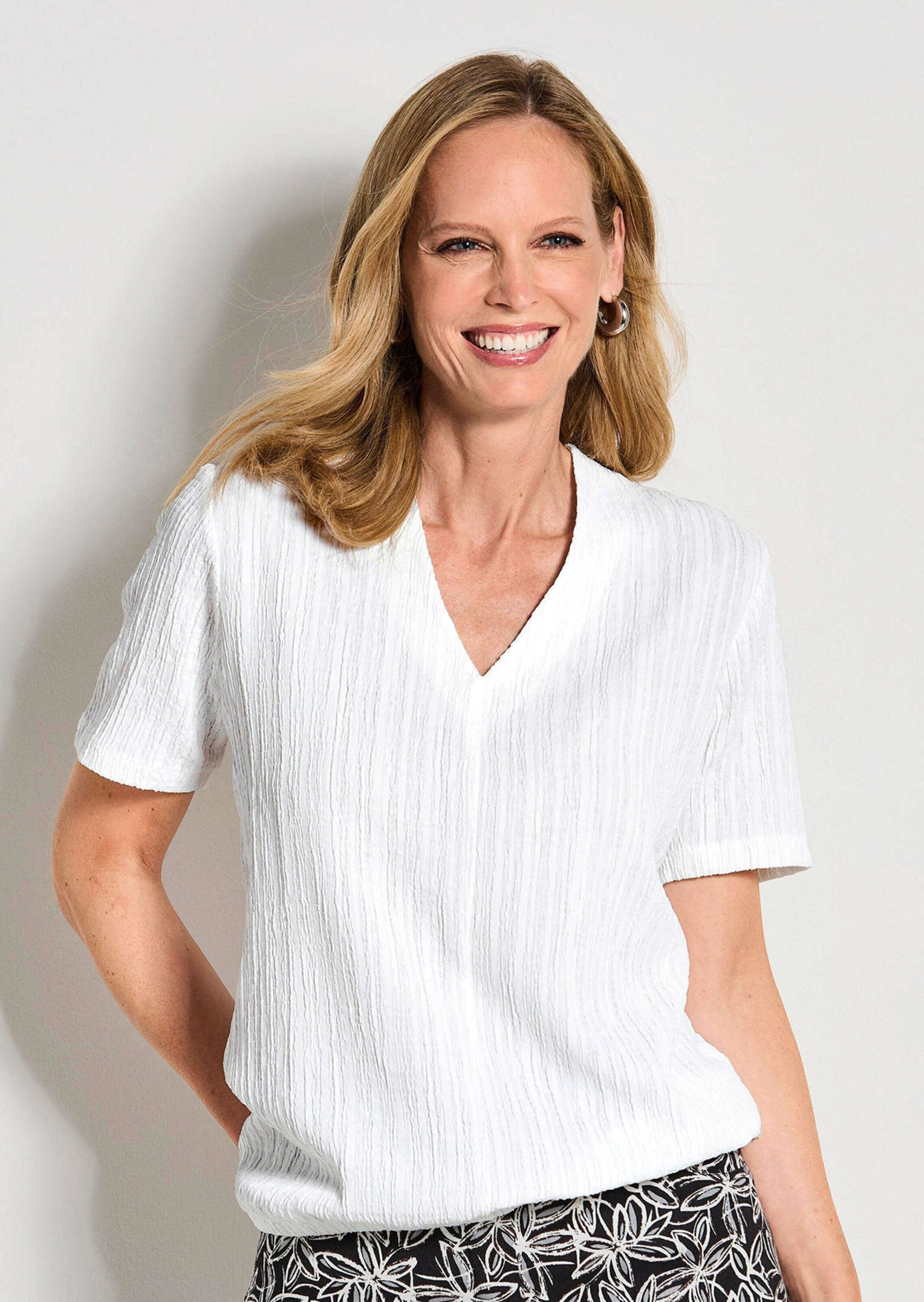 GOLDNER Kurzarmshirt »Kurzgröße Businessshirt in Crash-Optik« Gummibündchen am Bund