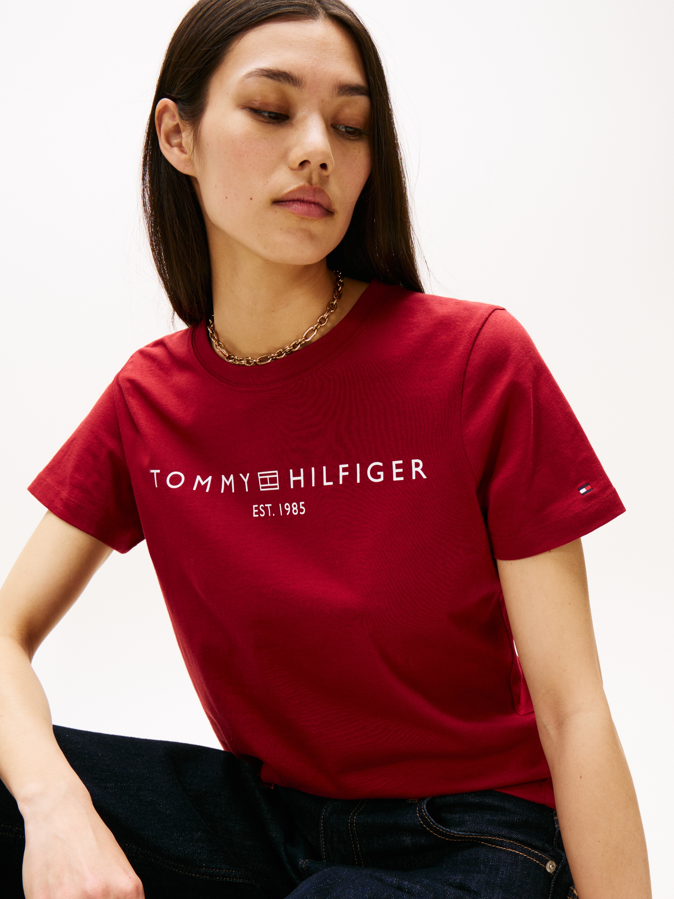 Tommy Hilfiger Kurzarmshirt »REG CORP LOGO C-NK mit Logoschriftzug und Stickerei«, Baumwolle
