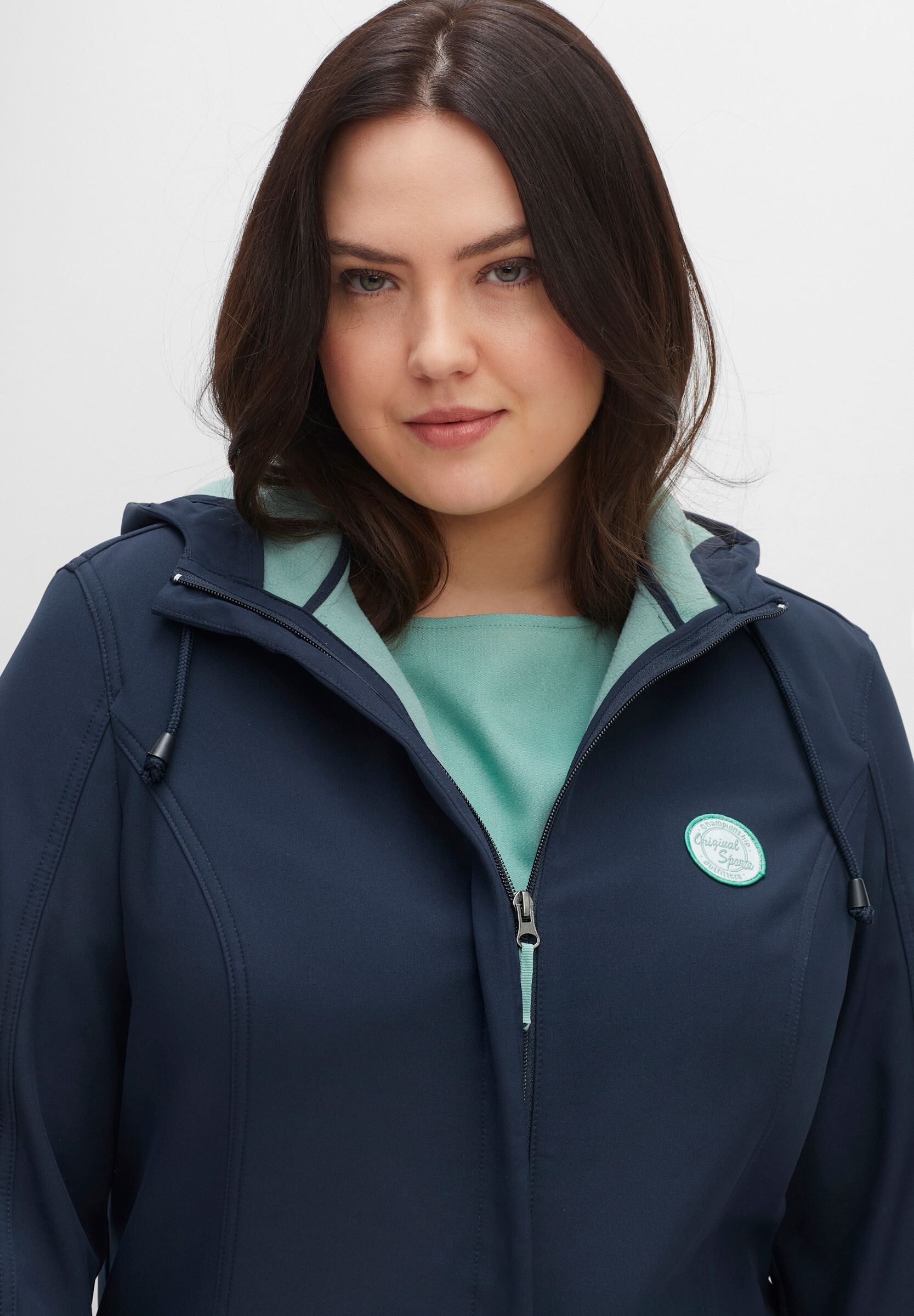 Sheego Softshelljacke »Softshelljacke Softshelljacke mit Fleece-Innenseite« mit Kapuze