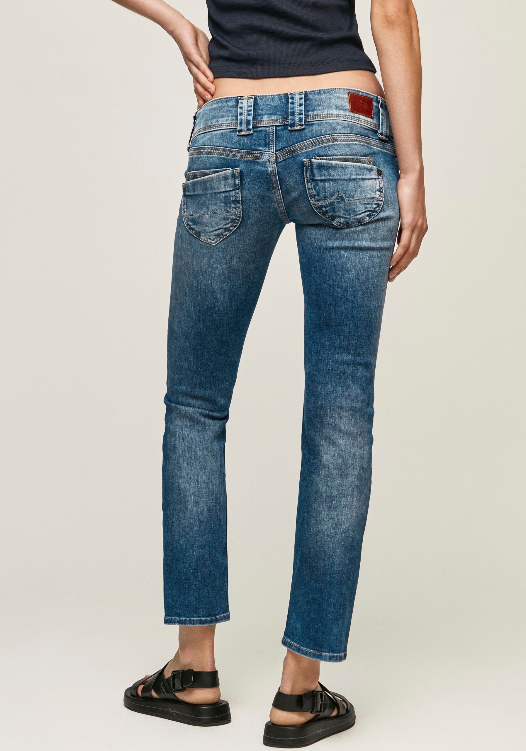 Pepe Jeans Straight-Jeans »VENUS«, mit Badge