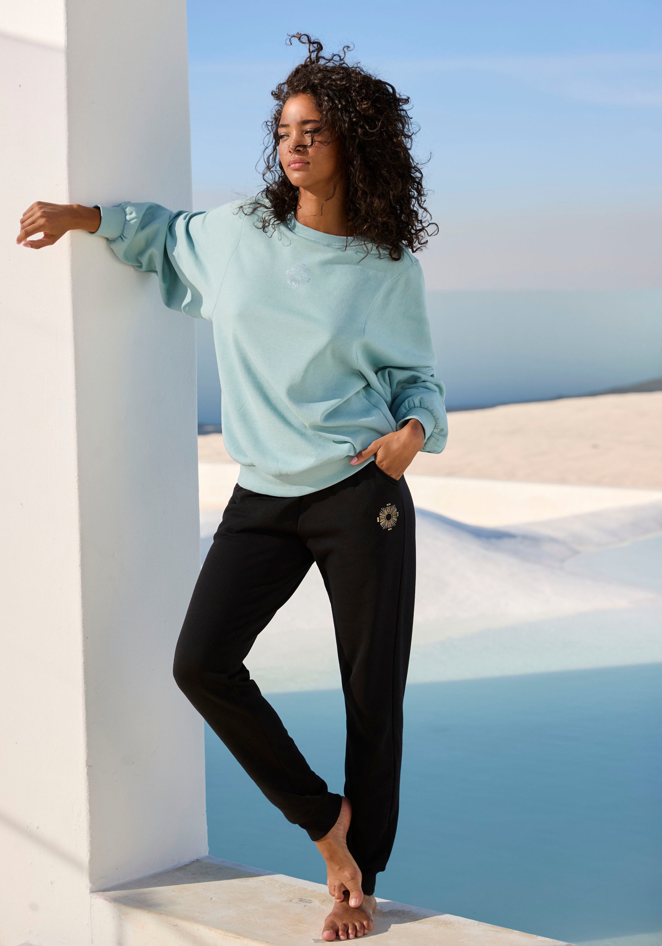 Buffalo Sweathose, Loungehose mit seitlichen Taschen und kleinem Druck, Loungewear