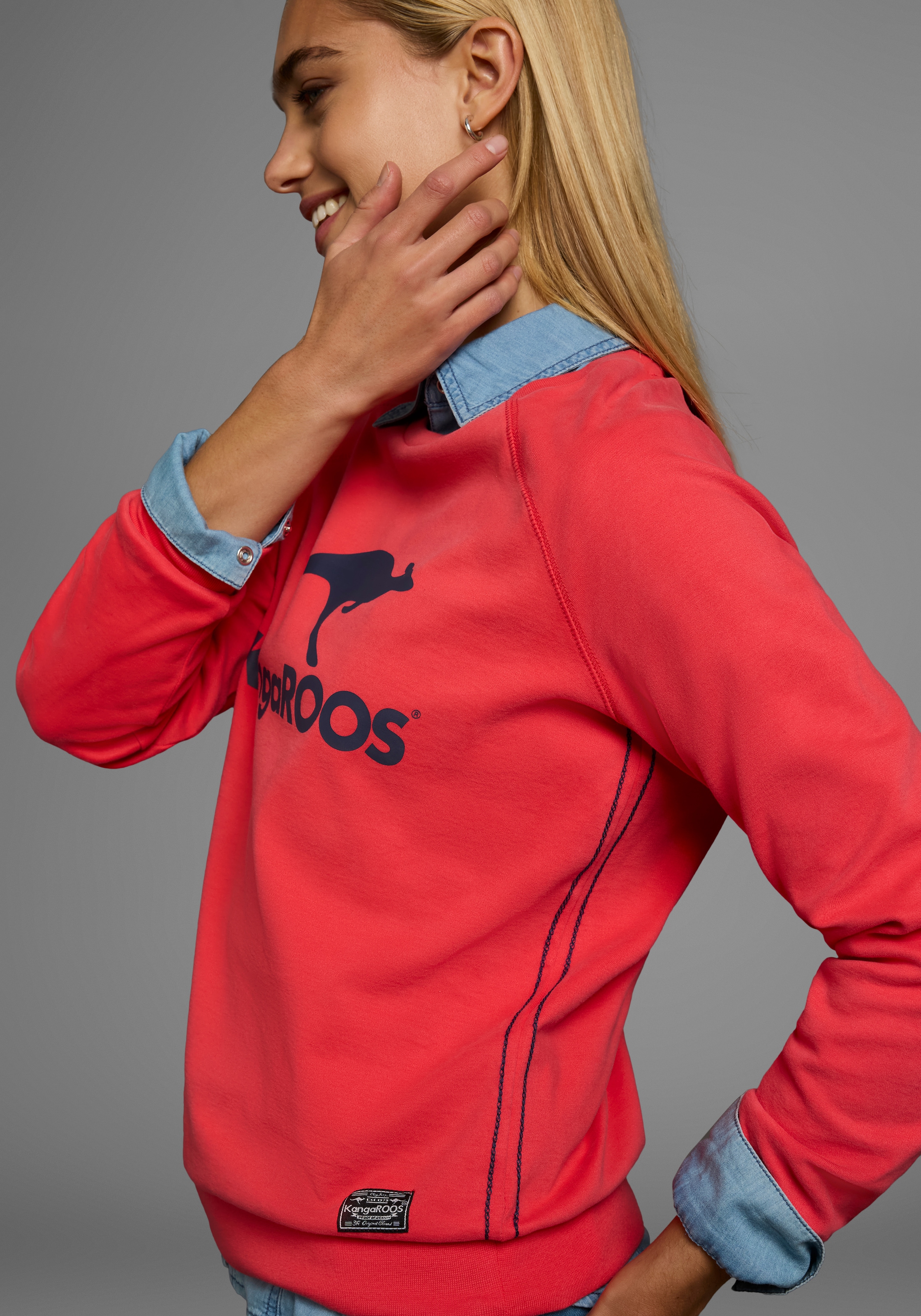 KangaROOS Sweatshirt, Langarm, figurumspielender Schnitt, mit Print, Rundhalsausschnitt