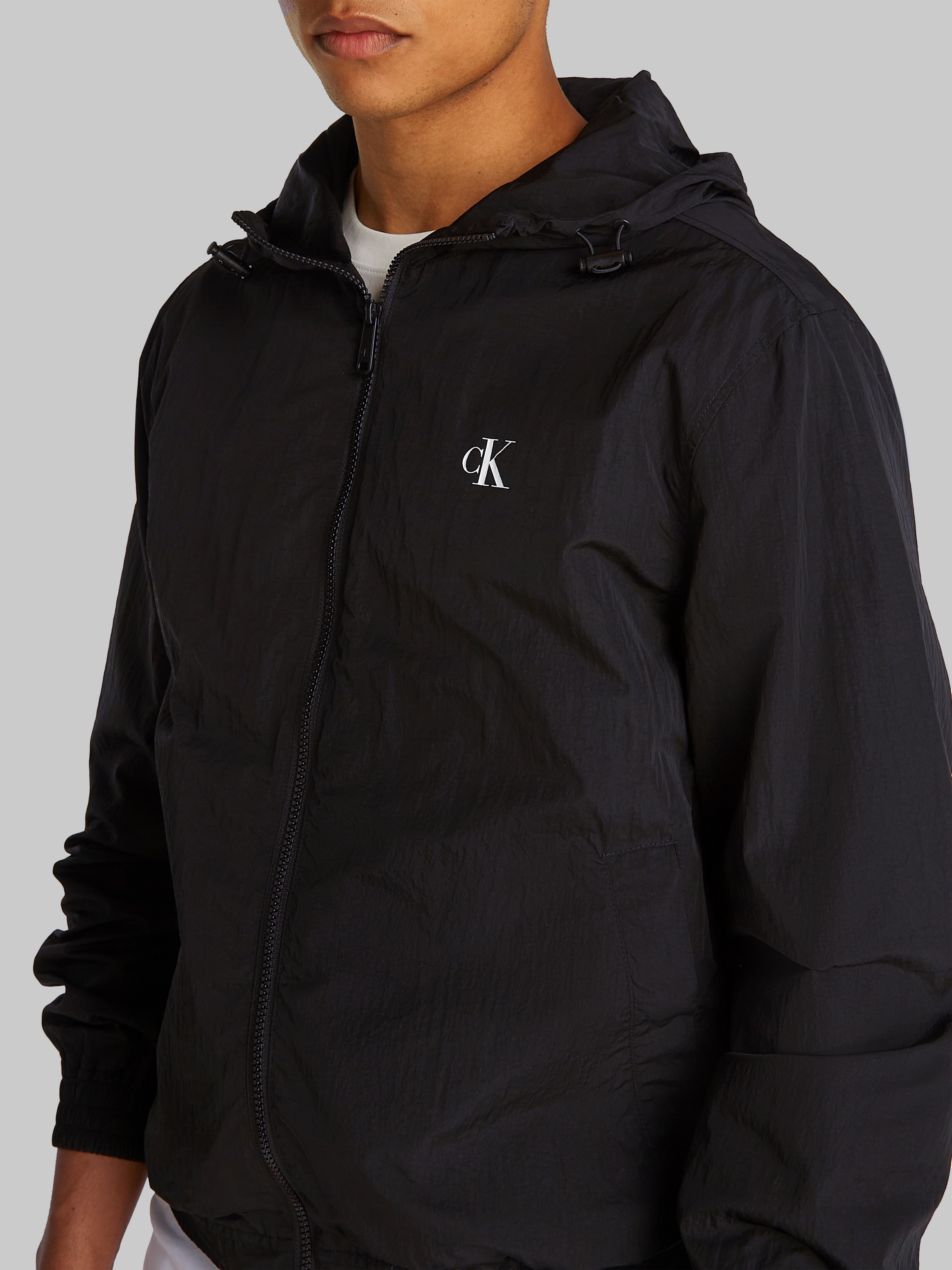 Calvin Klein Jeans Windbreaker »NYLON HOODED WINDBREAKER«, mit Kapuze, mit Logodruck