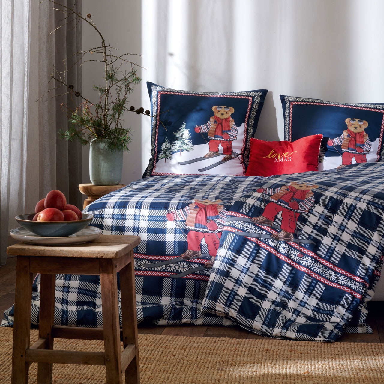 APELT Bettwäsche »Mati GOTS« 2 Stk. tlg. Karomuster mit Norwegerbordüre und Bär auf Skiern