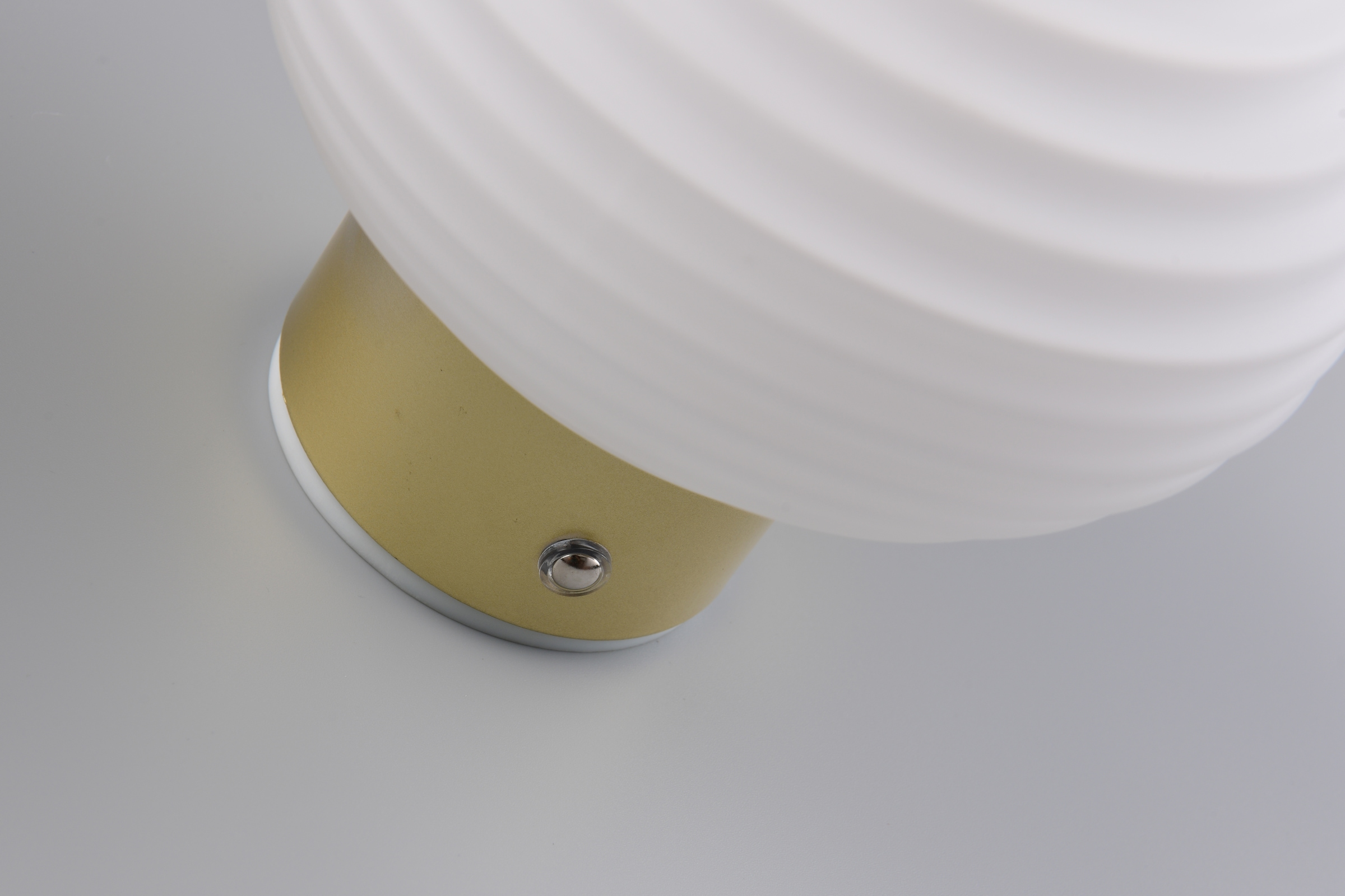 REALITY Leuchten LED Wandleuchte »EARL, runde Akku Wandlampe mit Touchdimmer, USB-Anschluss Ø 15,5cm« LED-Board 1 Stk. Warmweiß Akku Wandlampe Glasschirm, einfache Wandbefestigung, Tiefe 15 cm