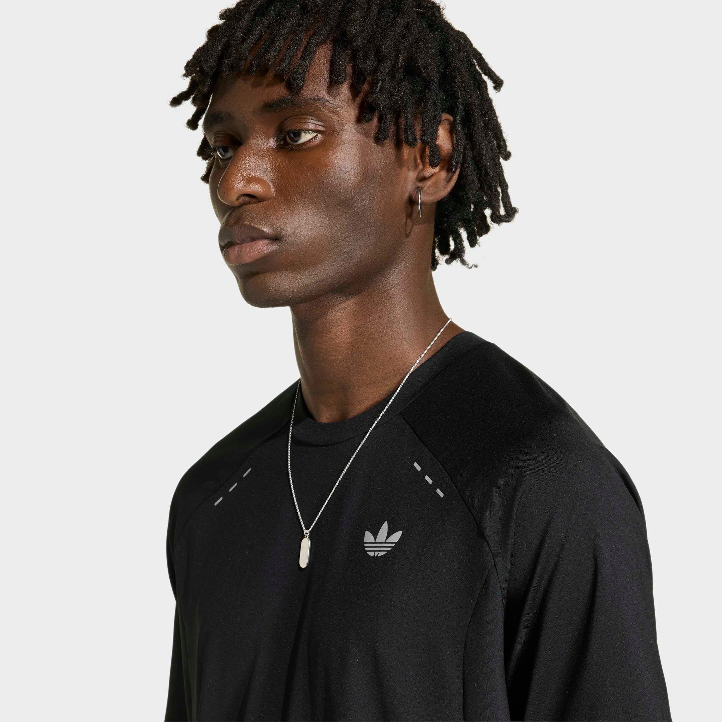 adidas Originals T-Shirt »TECH ESS POLY T« sportlicher Stil, ohne Verschluss, aus Polyester