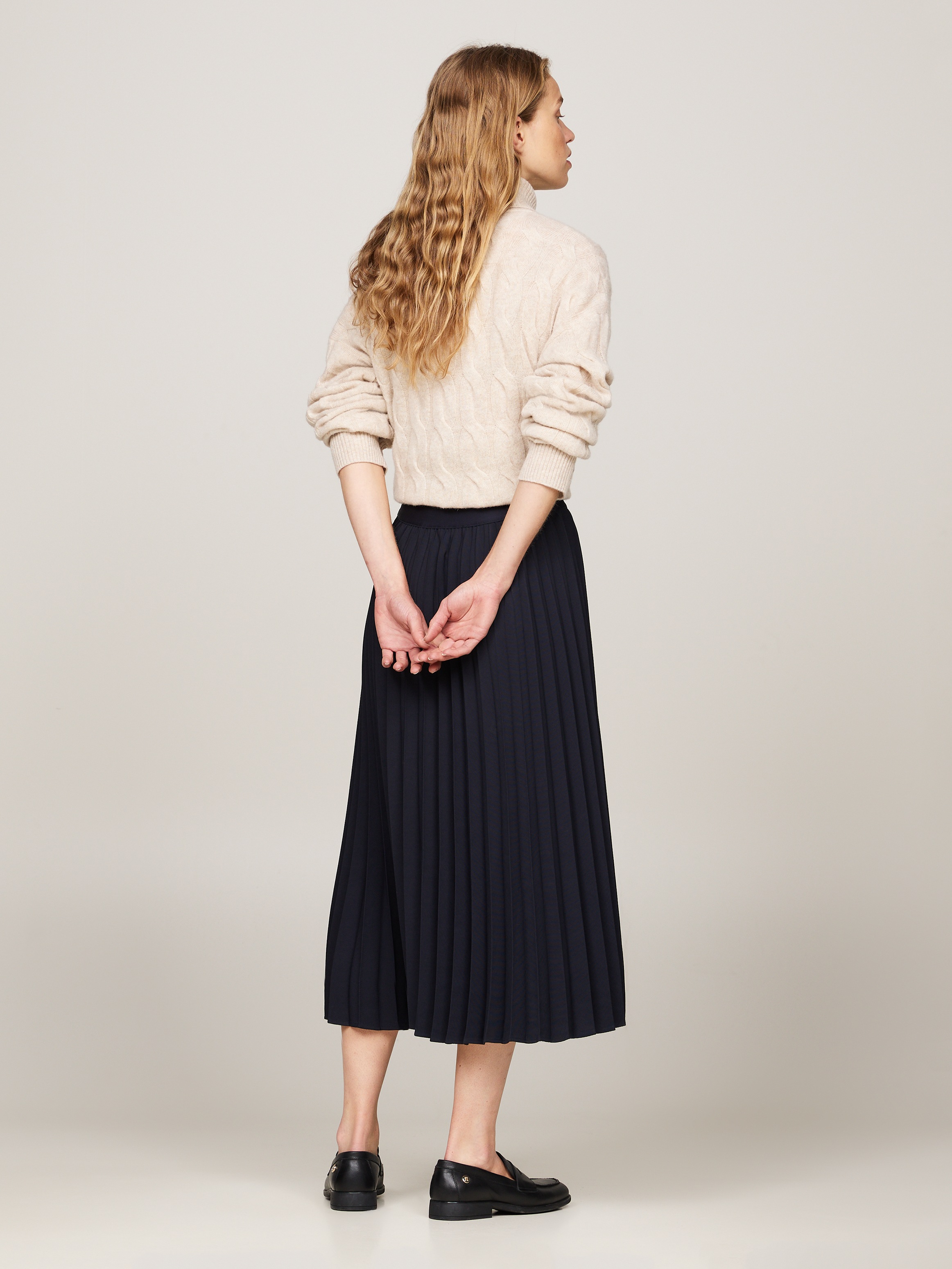 Tommy Hilfiger Plisseerock »FLUID TWILL PLEATED MIDI SKIRT«, Webrock mit Markenlabel