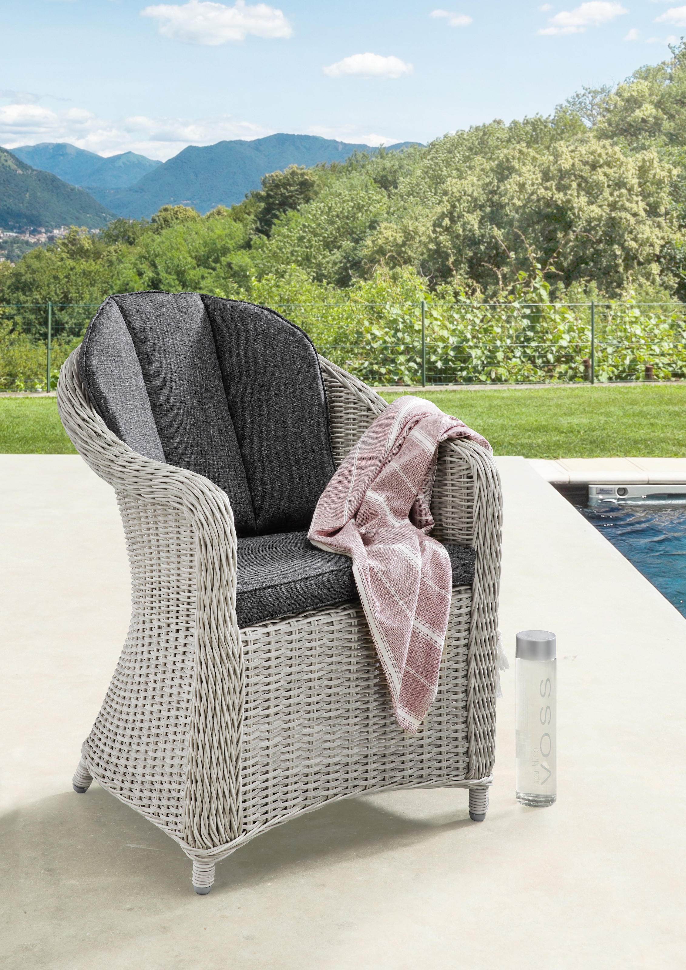 Destiny Garten-Essgruppe »MALAGA LUNA«, (Set, 5 tlg., 1 Tisch Ø, 4 Sessel), (Set, 13-tlg., 4x Sessel, 1 Tisch Ø 100x75 cm) Aluminium, Polyrattan