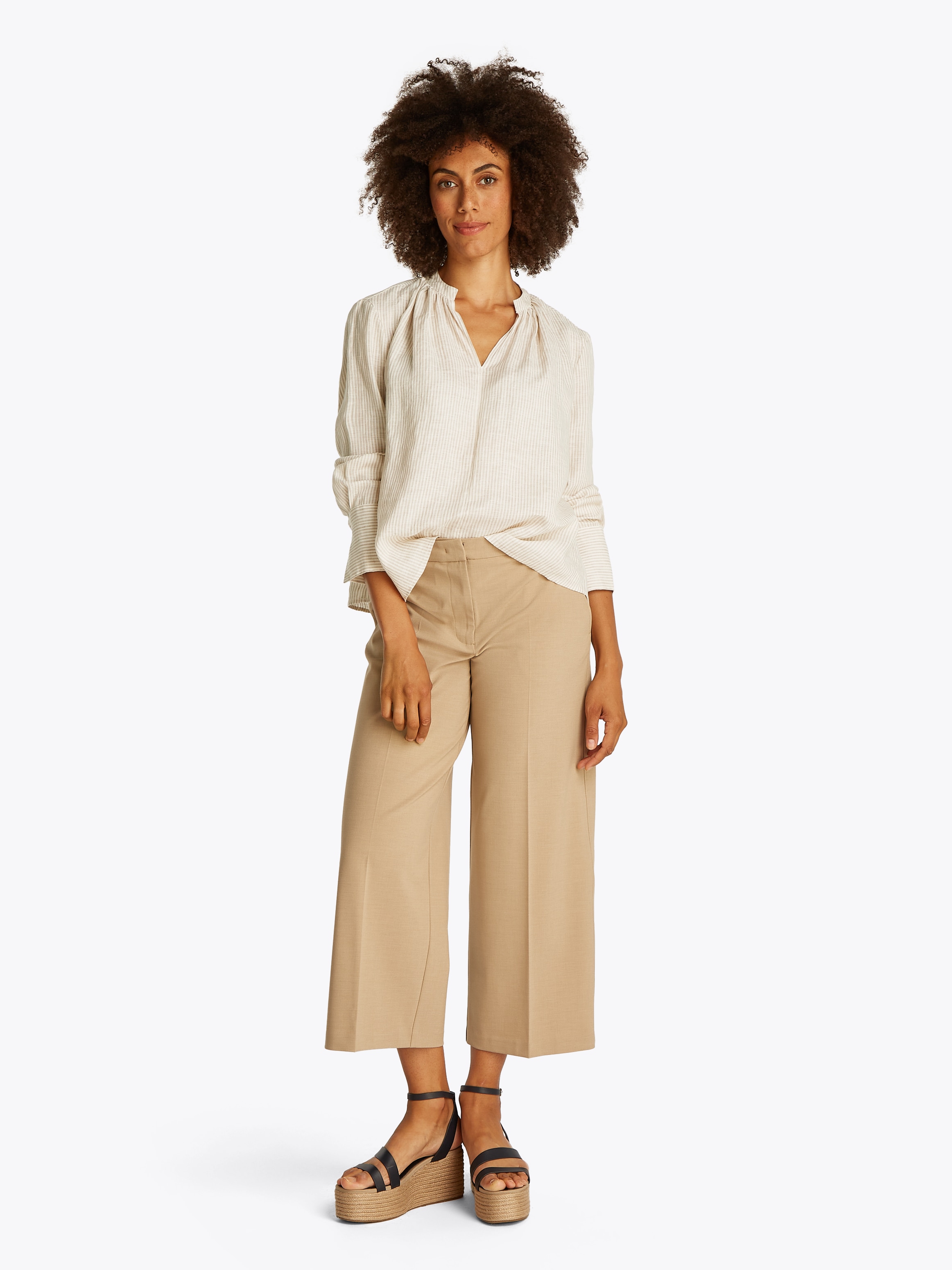 Tommy Hilfiger Klassische Bluse »ESS LINEN V-NECK BLOUSE«, mit Raffung,kühlendes Premium Leinen