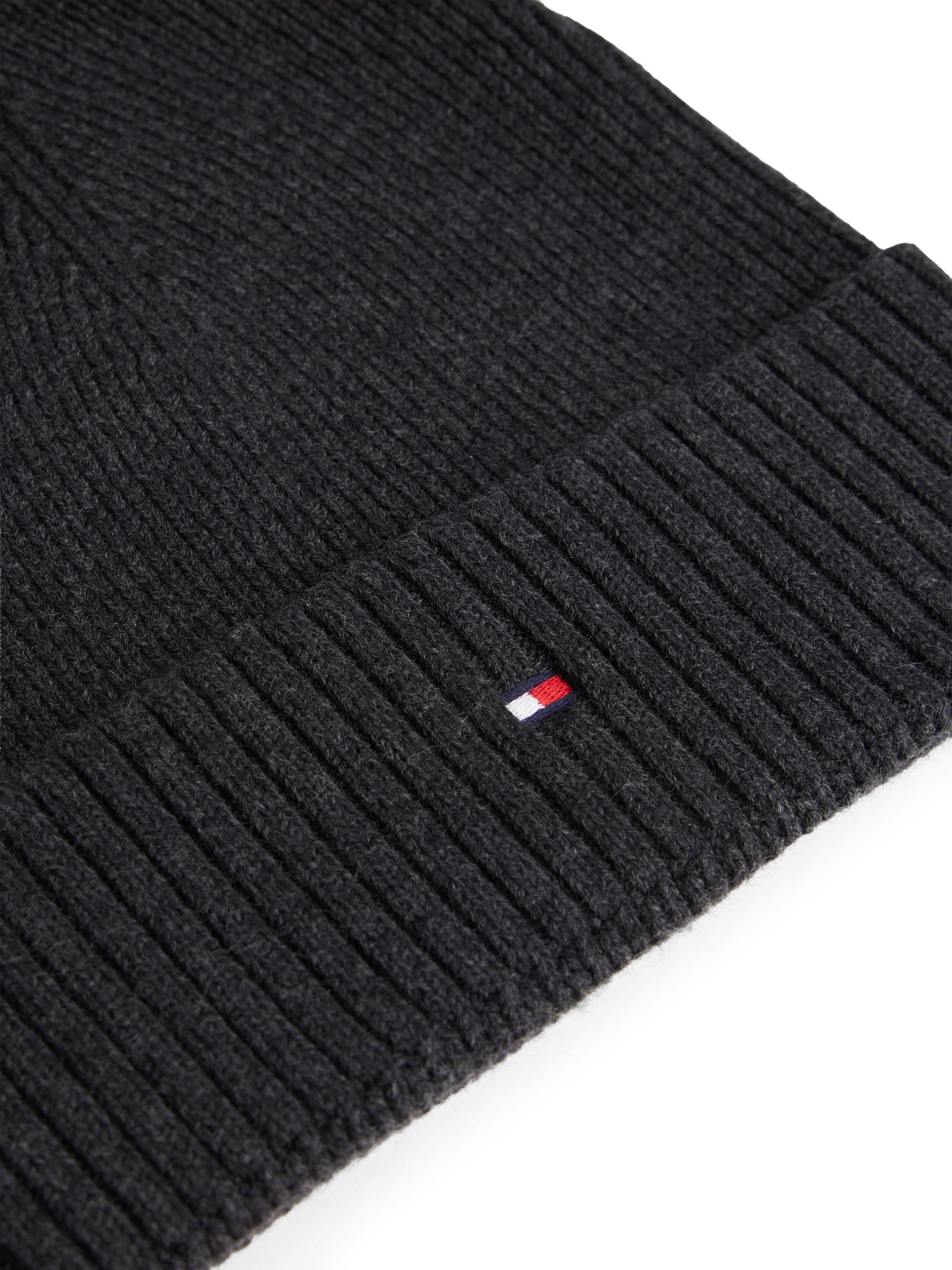 Tommy Hilfiger Strickmütze »TH FLAG PIMA COTTON BEANIE« Beanie mit Logostickerei, mit Kaschmiranteil Unisex