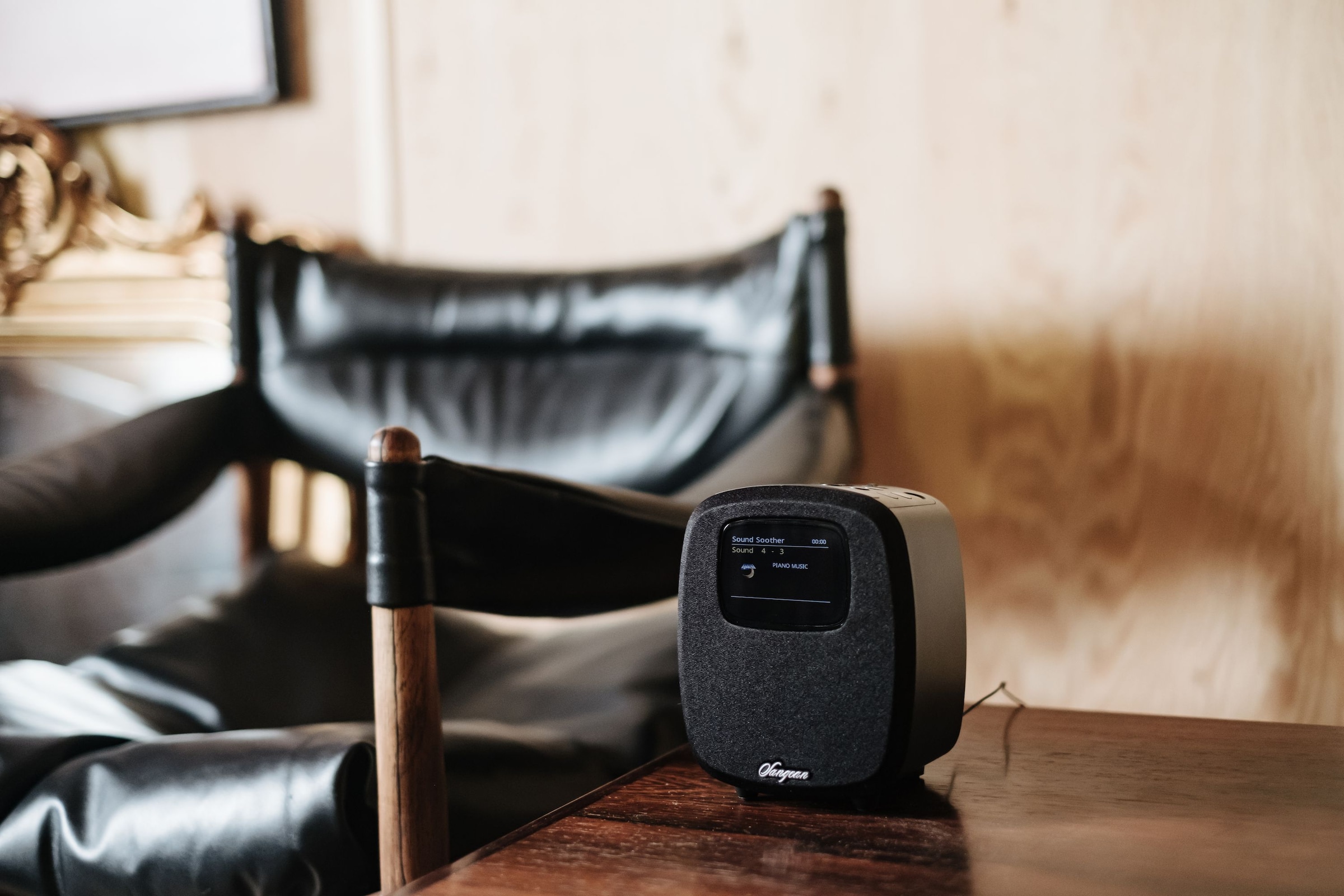 Sangean Uhrenradio »DCR-83«, (A2DP Bluetooth-AVRCP Bluetooth FM-Tuner mit RDS), DAB+, Farbdisplay, Bluetooth, USB zum Aufladen des Smartphones