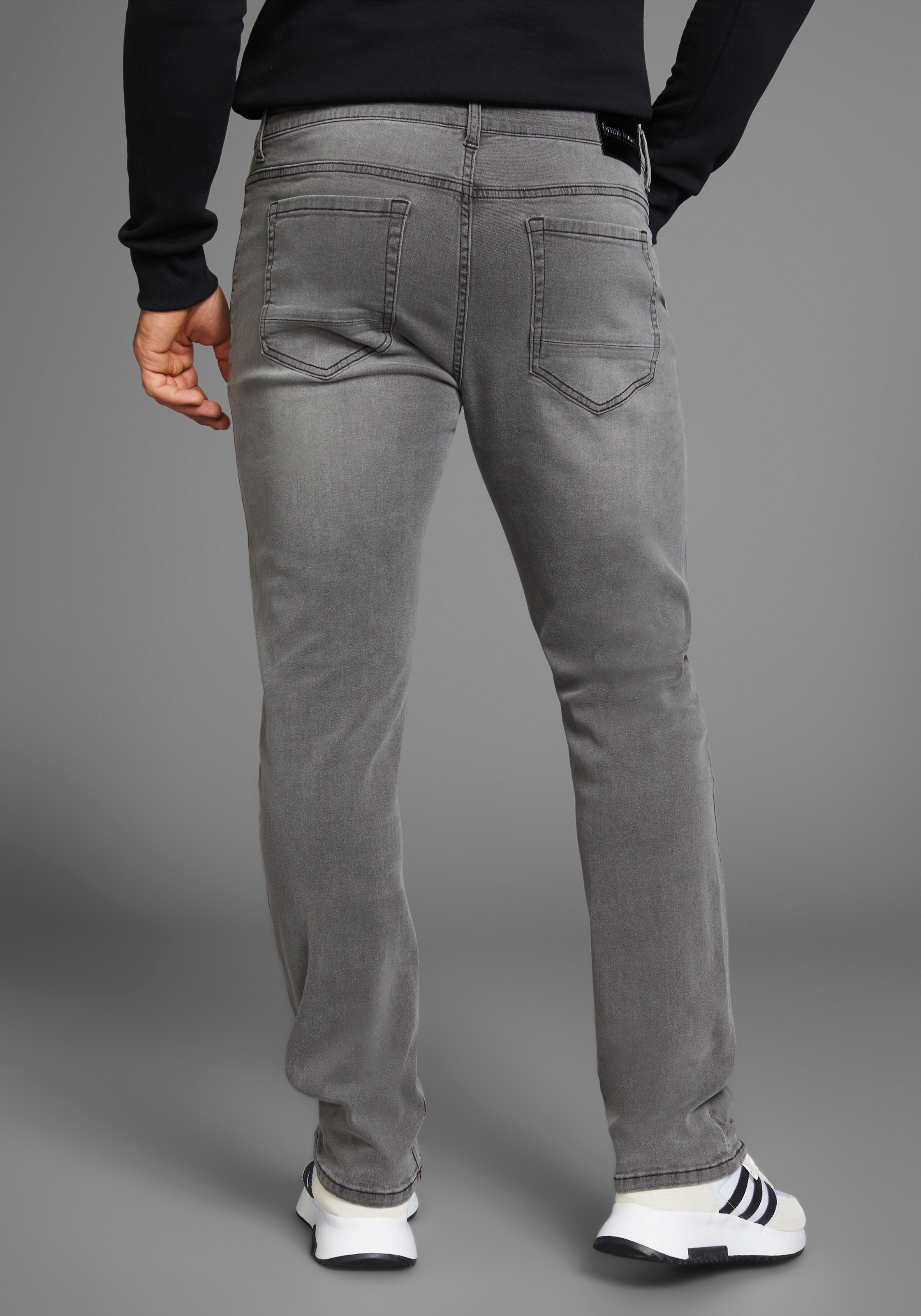 Bruno Banani Straight-Jeans »Hutch«, gerade Beinform, teilweise mit modischen Destroyed-Effekten